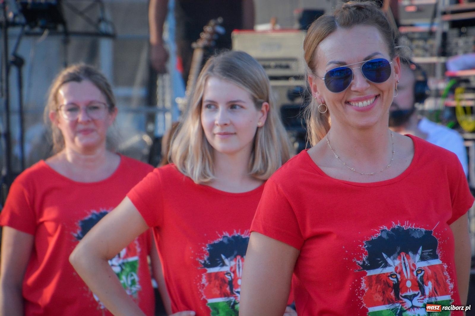 Zdjęcie w galerii na portalu naszraciborz.pl: W Brzeziu jak w Toskanii. Halina Mlynkova wystąpiła na festynie parafialnym [FOTO i WIDEO] wiadomości z regionu
