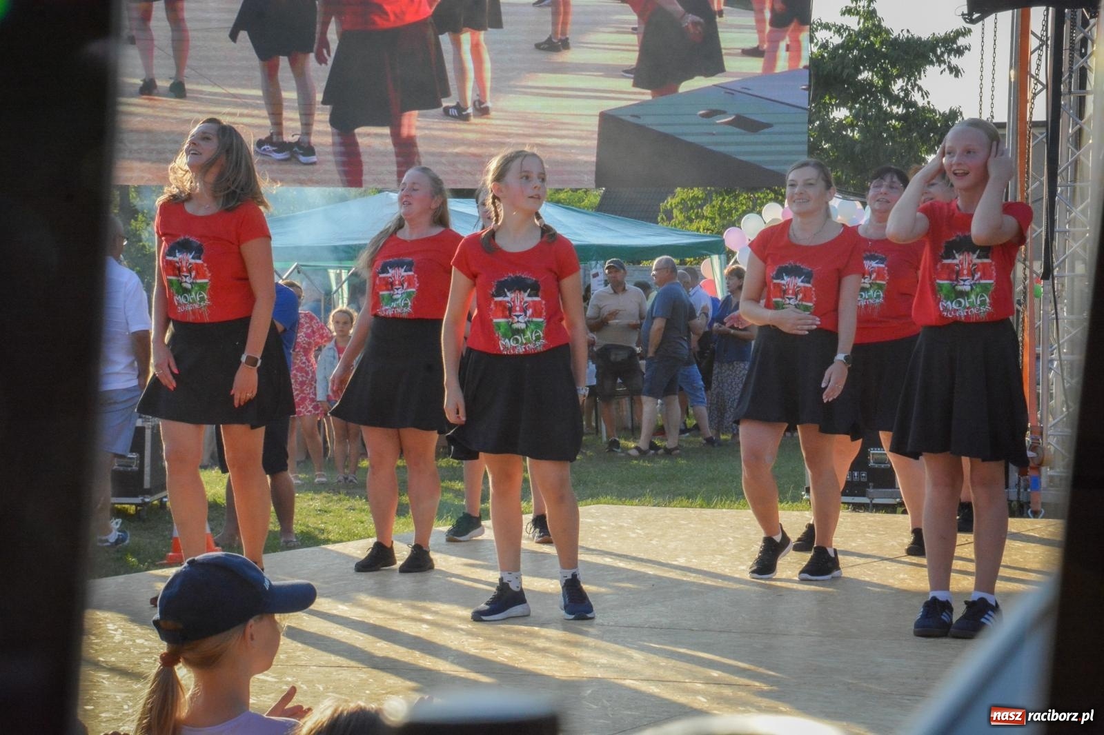 Zdjęcie w galerii na portalu naszraciborz.pl: W Brzeziu jak w Toskanii. Halina Mlynkova wystąpiła na festynie parafialnym [FOTO i WIDEO] wiadomości z regionu