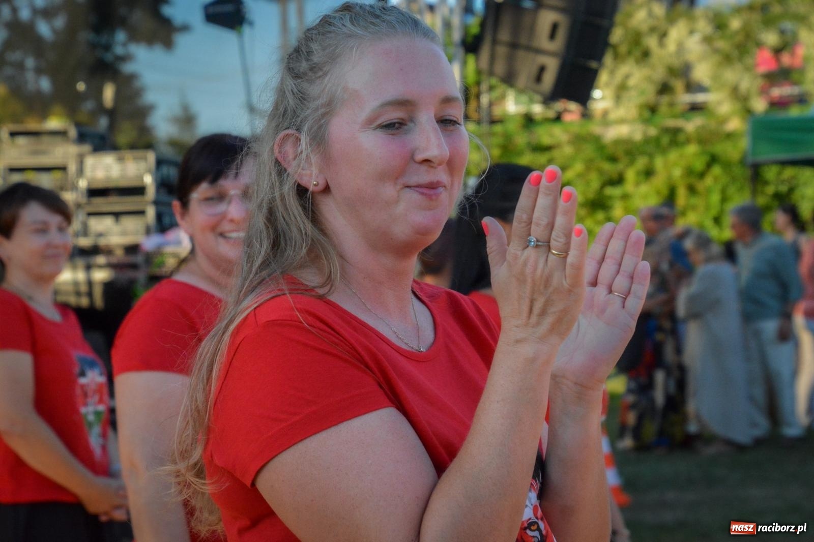 Zdjęcie w galerii na portalu naszraciborz.pl: W Brzeziu jak w Toskanii. Halina Mlynkova wystąpiła na festynie parafialnym [FOTO i WIDEO] wiadomości z regionu