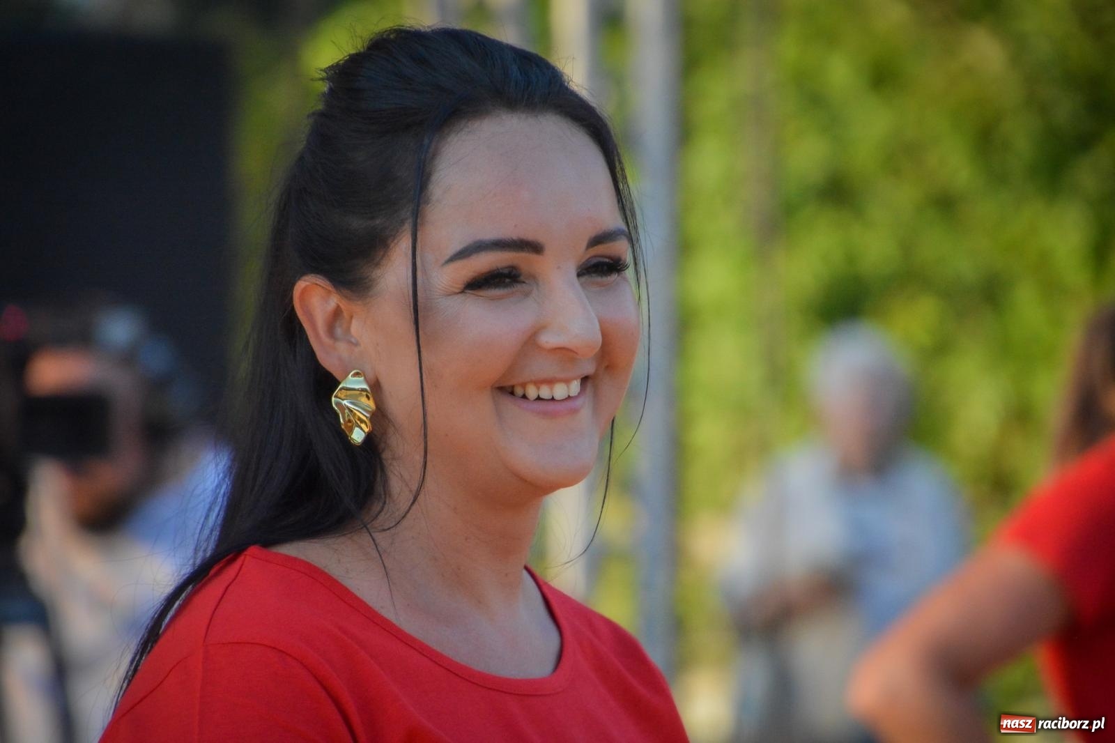 Zdjęcie w galerii na portalu naszraciborz.pl: W Brzeziu jak w Toskanii. Halina Mlynkova wystąpiła na festynie parafialnym [FOTO i WIDEO] wiadomości z regionu