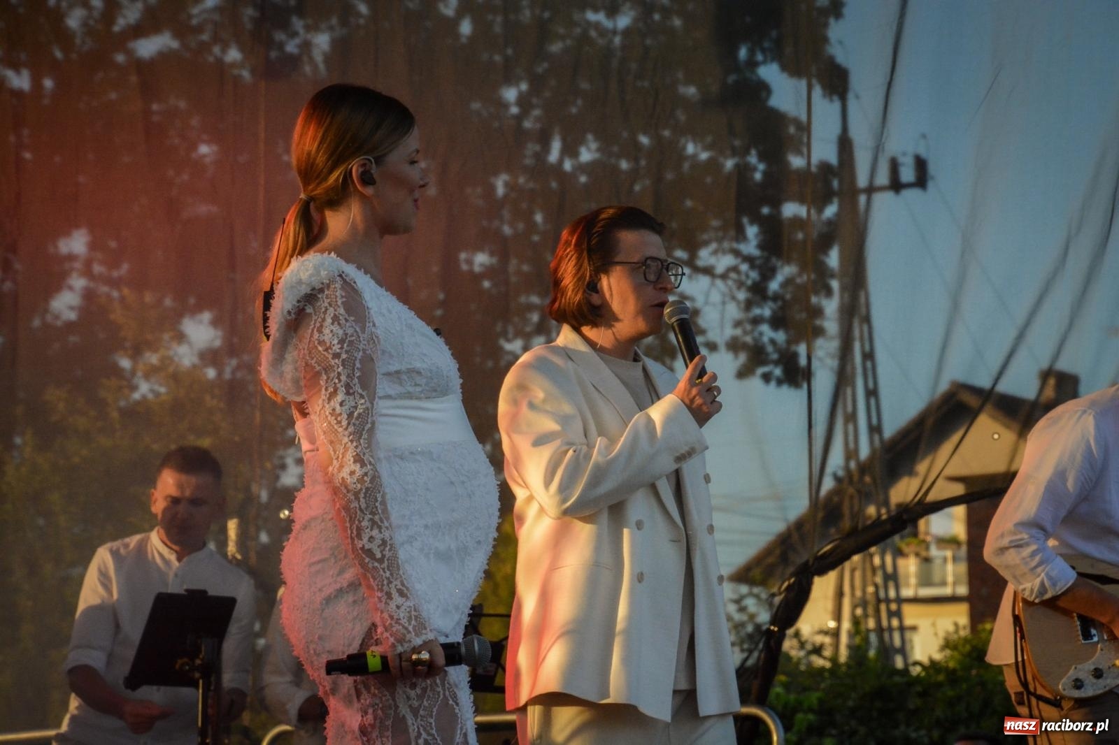 Zdjęcie w galerii na portalu naszraciborz.pl: W Brzeziu jak w Toskanii. Halina Mlynkova wystąpiła na festynie parafialnym [FOTO i WIDEO] wiadomości z regionu