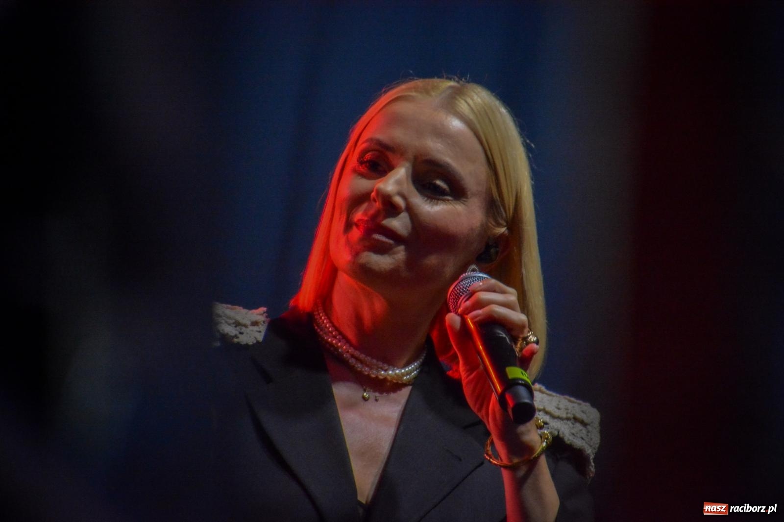 Zdjęcie w galerii na portalu naszraciborz.pl: W Brzeziu jak w Toskanii. Halina Mlynkova wystąpiła na festynie parafialnym [FOTO i WIDEO] wiadomości z regionu