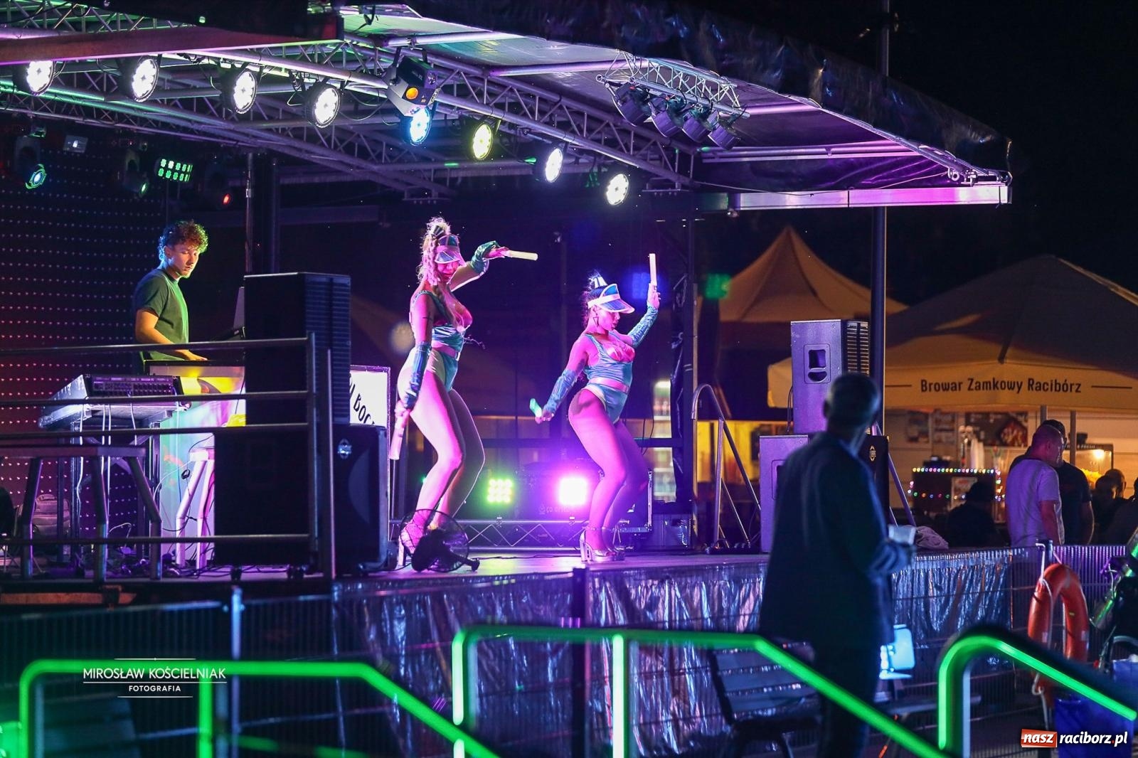 Zdjęcie w galerii na portalu naszraciborz.pl: Wakacje na H2Ostróg. Była zumba, Morska Kraina i wieczorne pool party wiadomości z regionu