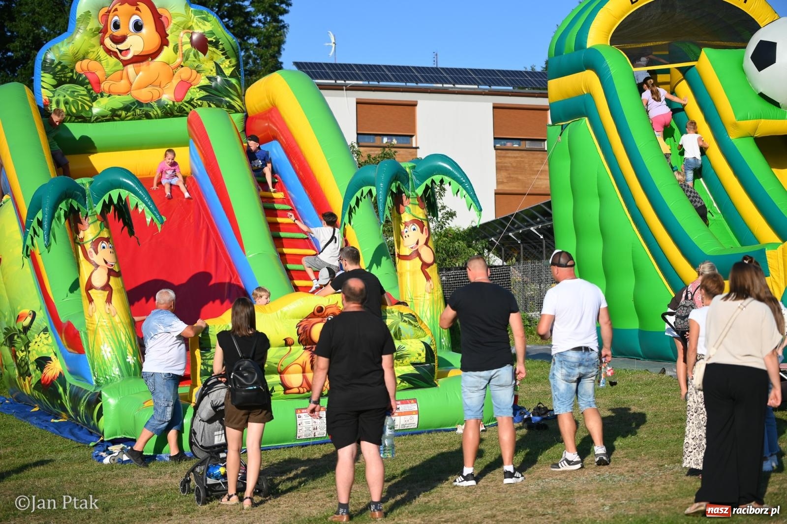 Zdjęcie w galerii na portalu naszraciborz.pl: Festyn parafialny w Brzeziu na bis! Taneczne show parafianek zrobiło furorę wiadomości z regionu