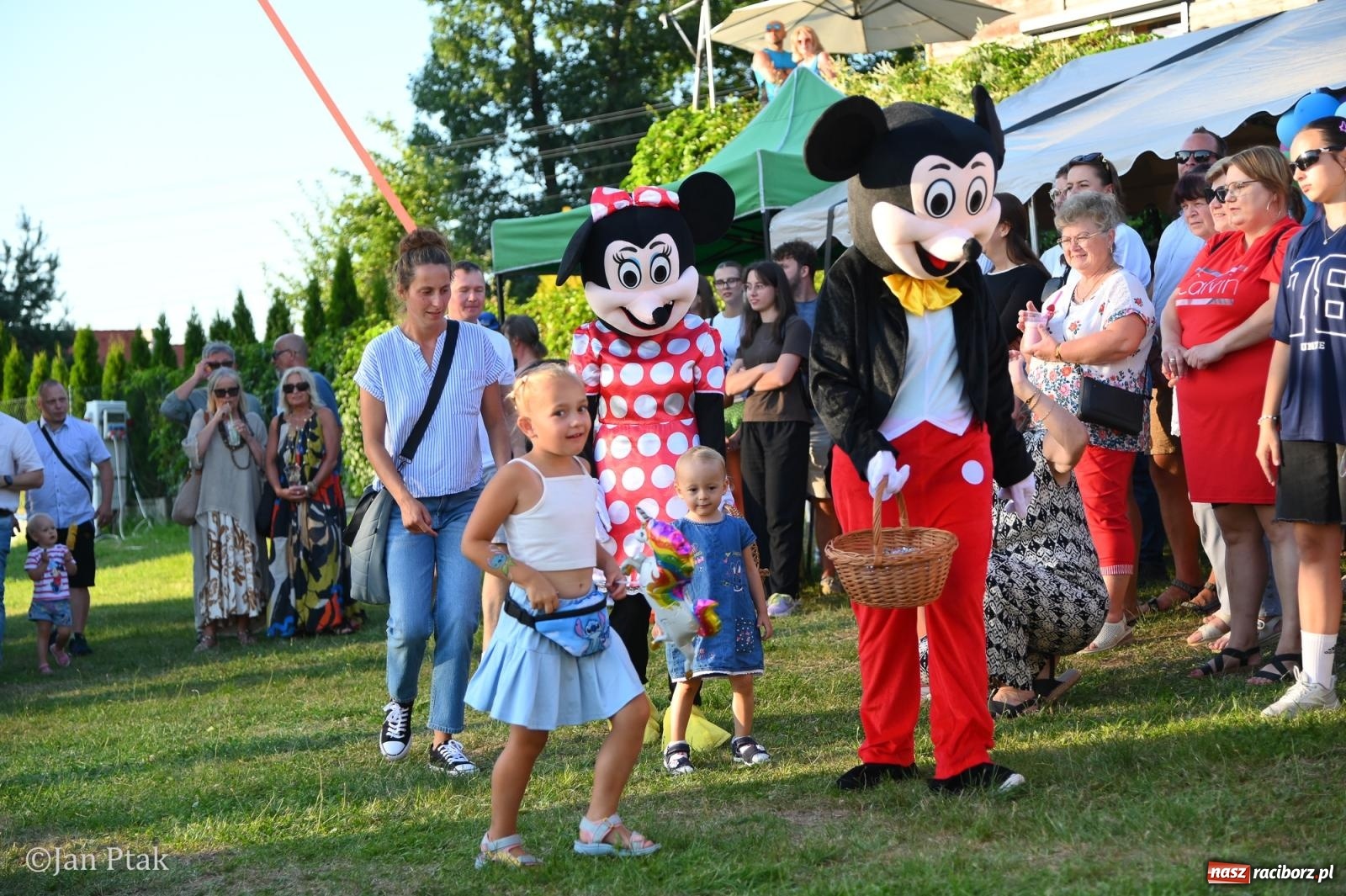 Zdjęcie w galerii na portalu naszraciborz.pl: Festyn parafialny w Brzeziu na bis! Taneczne show parafianek zrobiło furorę wiadomości z regionu
