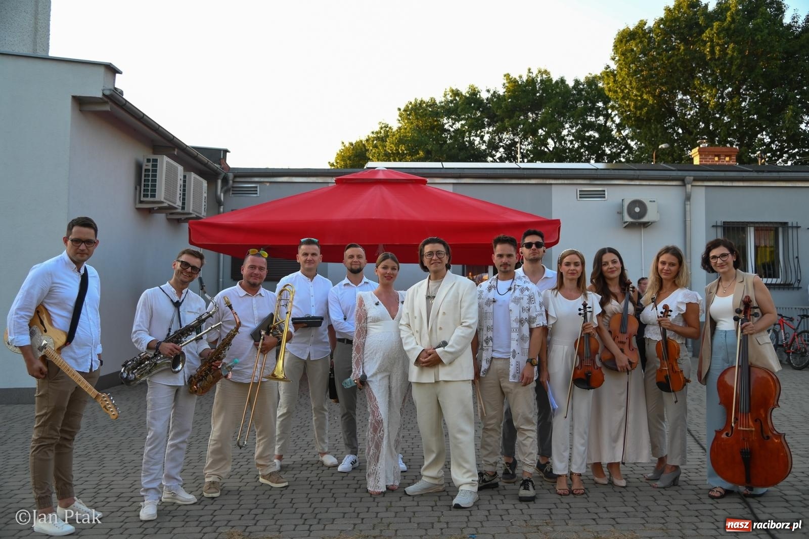 Zdjęcie w galerii na portalu naszraciborz.pl: Festyn parafialny w Brzeziu na bis! Taneczne show parafianek zrobiło furorę wiadomości z regionu