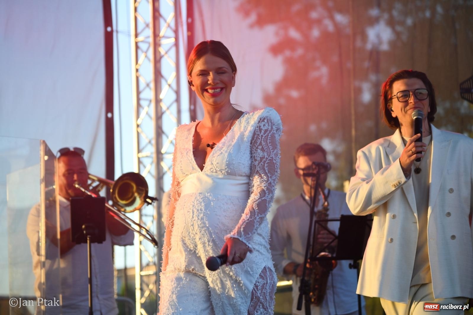 Zdjęcie w galerii na portalu naszraciborz.pl: Festyn parafialny w Brzeziu na bis! Taneczne show parafianek zrobiło furorę wiadomości z regionu