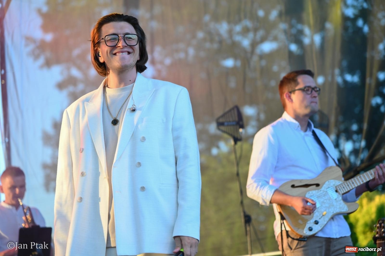 Zdjęcie w galerii na portalu naszraciborz.pl: Festyn parafialny w Brzeziu na bis! Taneczne show parafianek zrobiło furorę wiadomości z regionu
