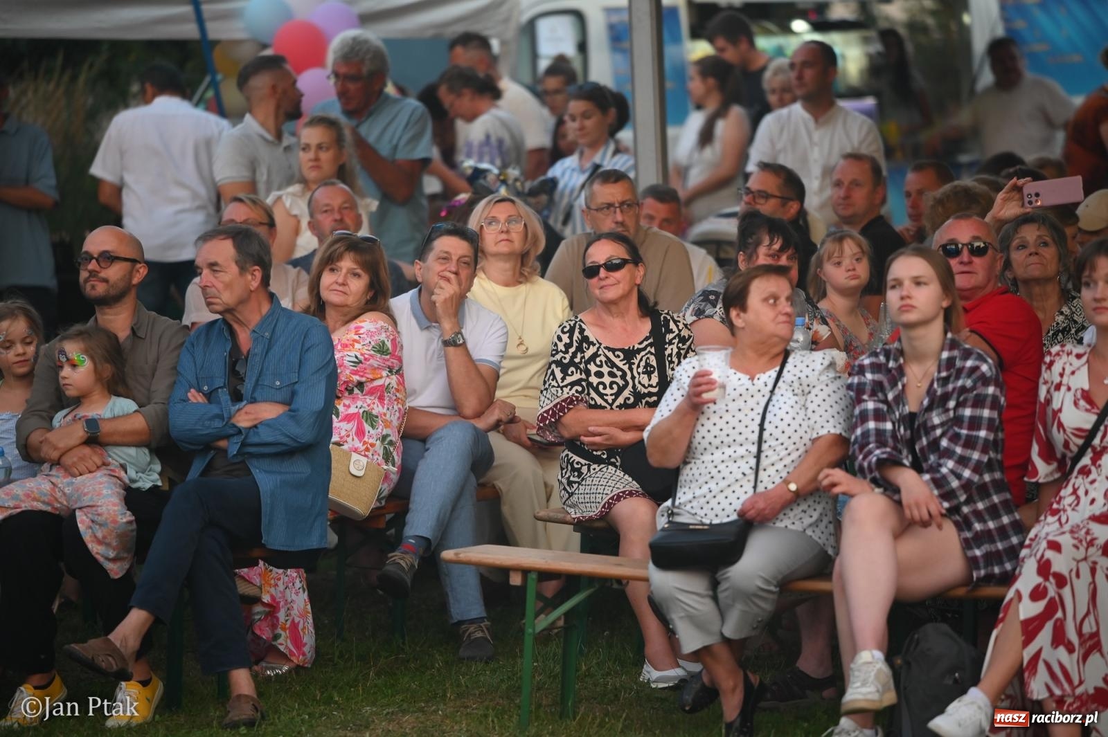 Zdjęcie w galerii na portalu naszraciborz.pl: Festyn parafialny w Brzeziu na bis! Taneczne show parafianek zrobiło furorę wiadomości z regionu