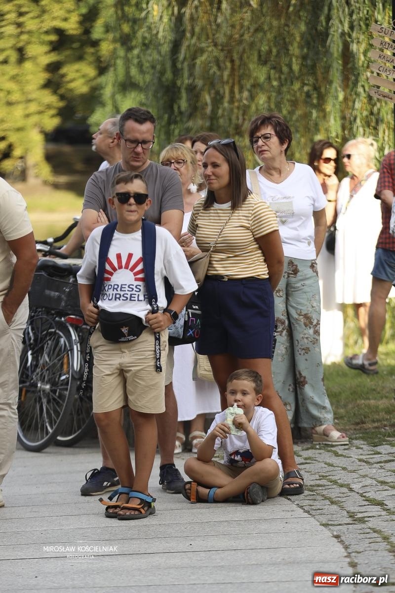 Zdjęcie w galerii na portalu naszraciborz.pl: Appassionato w Parku im. Miasta Roth. Muzyka filmowa zabrzmiała w letni wieczór wiadomości z regionu