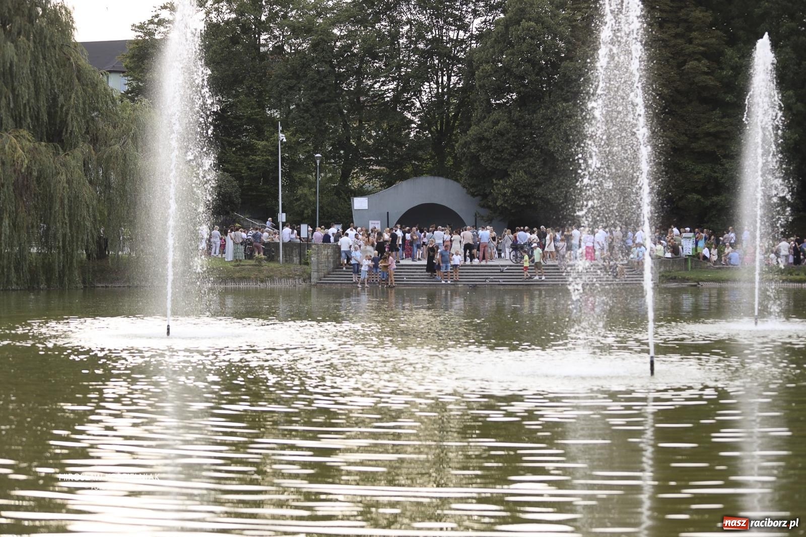 Zdjęcie w galerii na portalu naszraciborz.pl: Appassionato w Parku im. Miasta Roth. Muzyka filmowa zabrzmiała w letni wieczór wiadomości z regionu