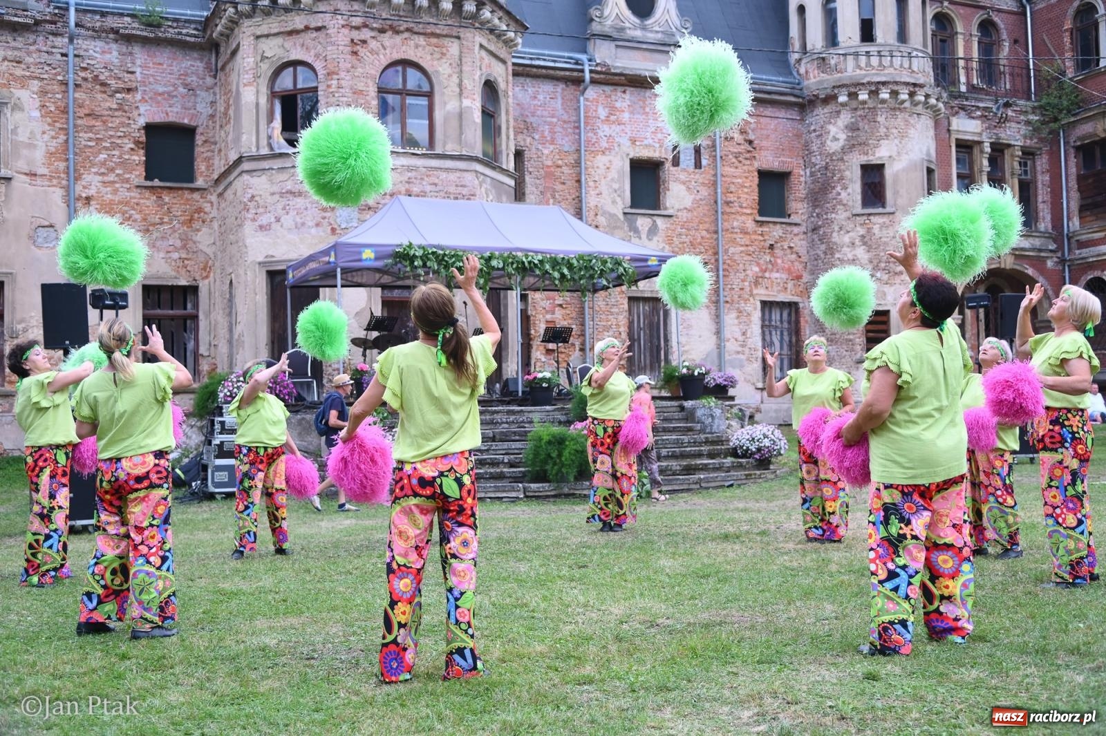 Zdjęcie w galerii na portalu naszraciborz.pl: Fanny Days po raz trzeci. Krowiarki znów pełne mieszkańców regionu [FOTO i WIDEO] wiadomości z regionu