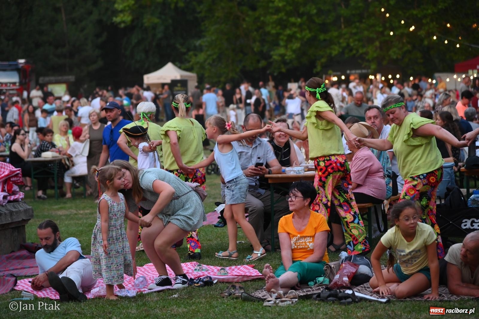 Zdjęcie w galerii na portalu naszraciborz.pl: Fanny Days po raz trzeci. Krowiarki znów pełne mieszkańców regionu [FOTO i WIDEO] wiadomości z regionu