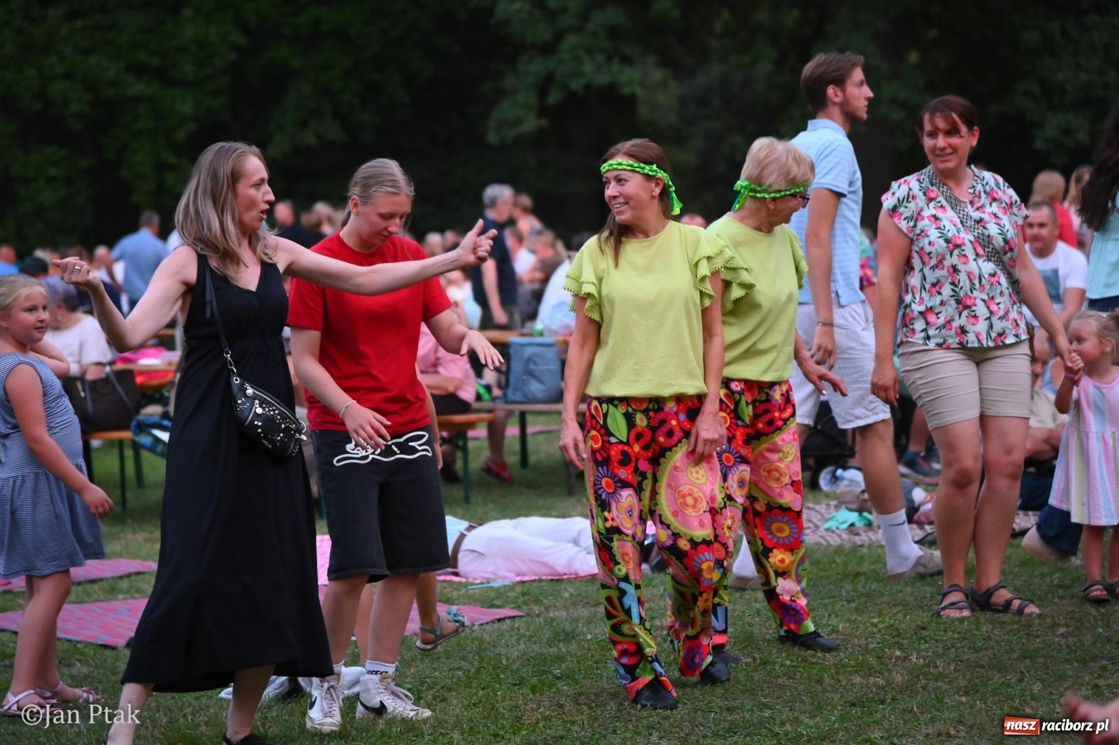 Zdjęcie w galerii na portalu naszraciborz.pl: Fanny Days po raz trzeci. Krowiarki znów pełne mieszkańców regionu [FOTO i WIDEO] wiadomości z regionu