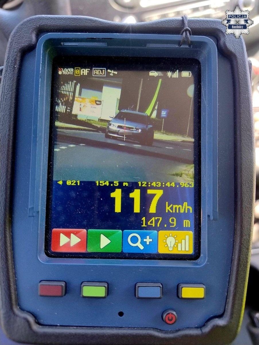 Zdjęcie w galerii na portalu naszraciborz.pl: Pędzili ponad 100 km/h w obszarze zabudowanym. Zatrzymano im prawa jazdy wiadomości z regionu