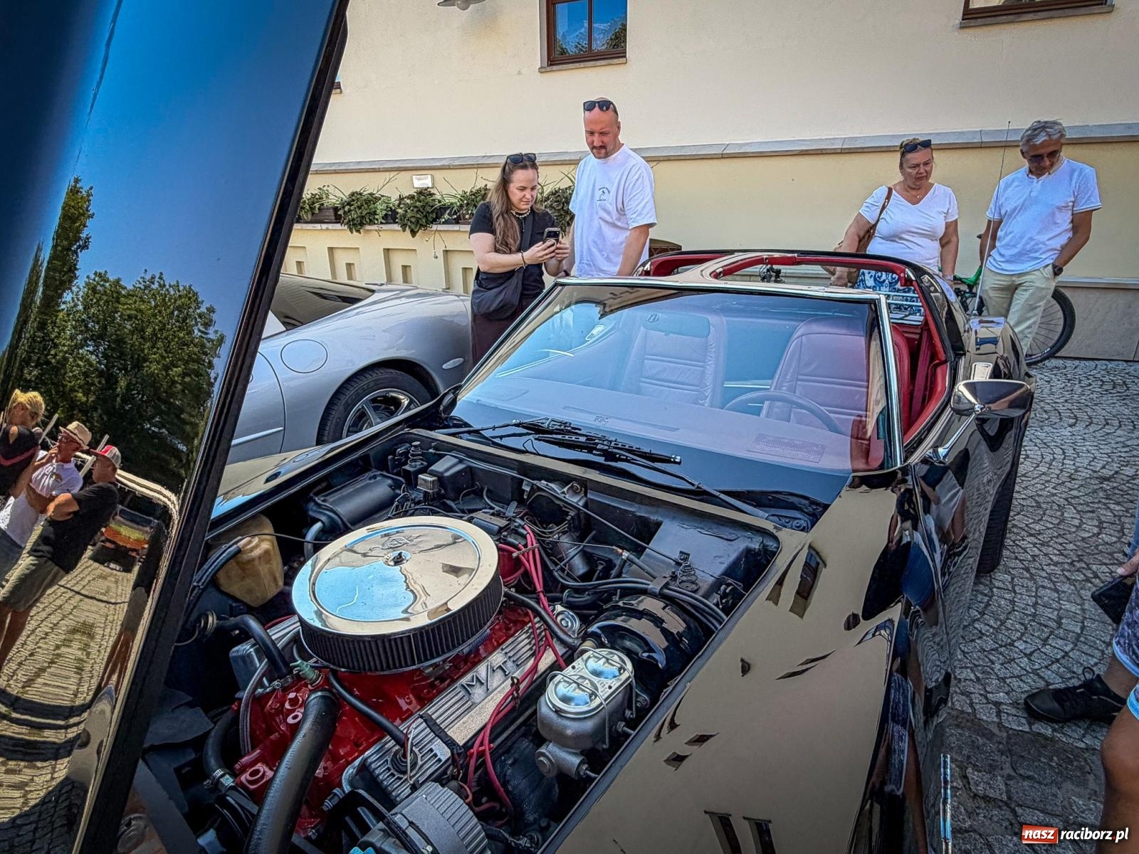 Zdjęcie w galerii na portalu naszraciborz.pl: Corvette od C1 do C8 na Zamku Piastowskim. Amerykańskie legendy motoryzacji przyjechały do Raciborza wiadomości z regionu