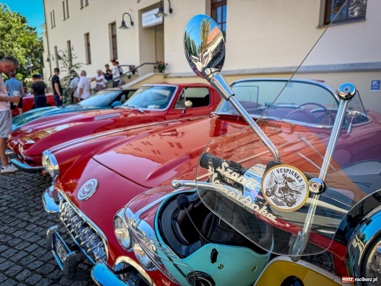 Zdjęcie w galerii na portalu naszraciborz.pl: Corvette od C1 do C8 na Zamku Piastowskim. Amerykańskie legendy motoryzacji przyjechały do Raciborza wiadomości z regionu