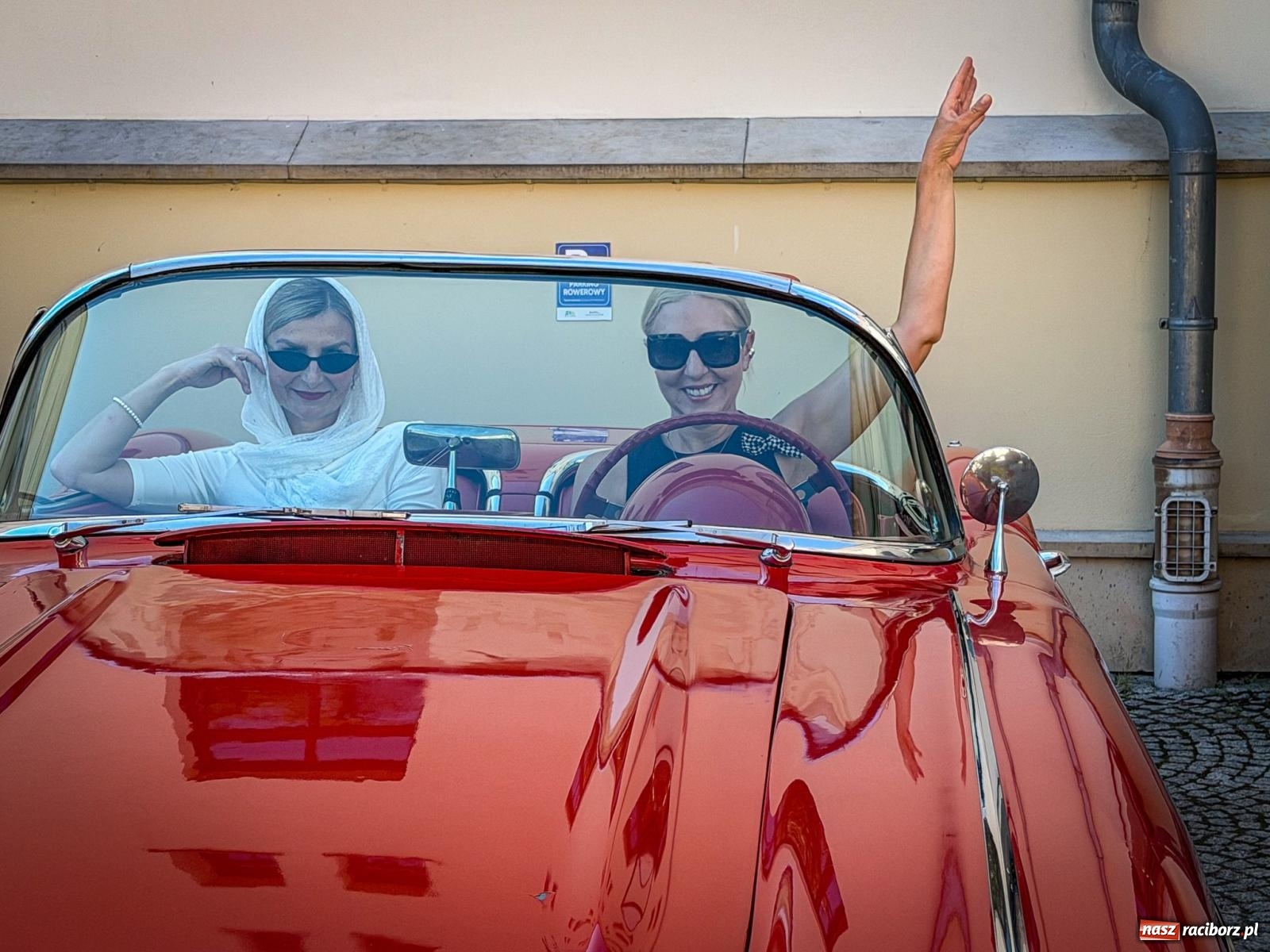 Zdjęcie w galerii na portalu naszraciborz.pl: Corvette od C1 do C8 na Zamku Piastowskim. Amerykańskie legendy motoryzacji przyjechały do Raciborza wiadomości z regionu