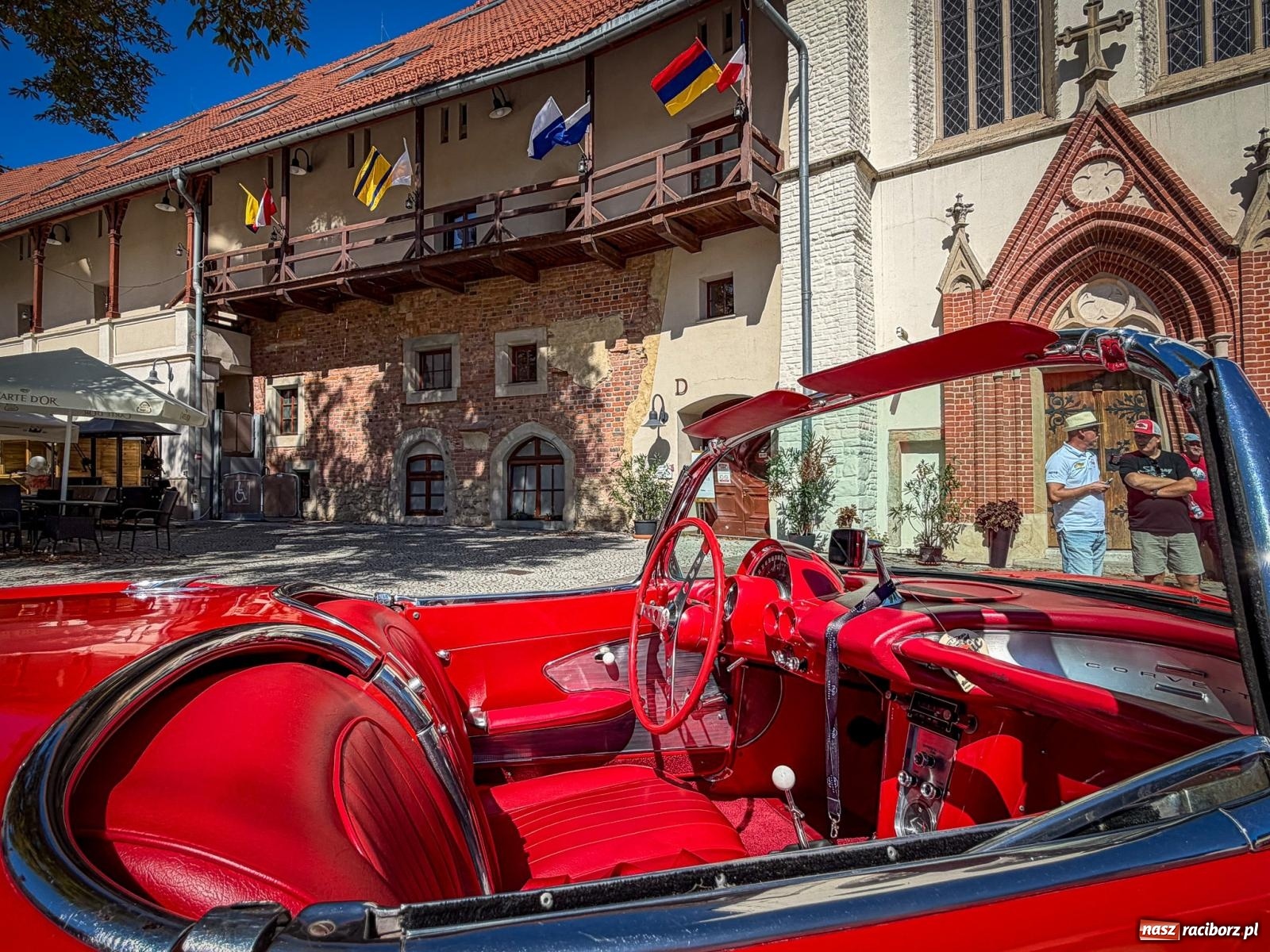 Zdjęcie w galerii na portalu naszraciborz.pl: Corvette od C1 do C8 na Zamku Piastowskim. Amerykańskie legendy motoryzacji przyjechały do Raciborza wiadomości z regionu