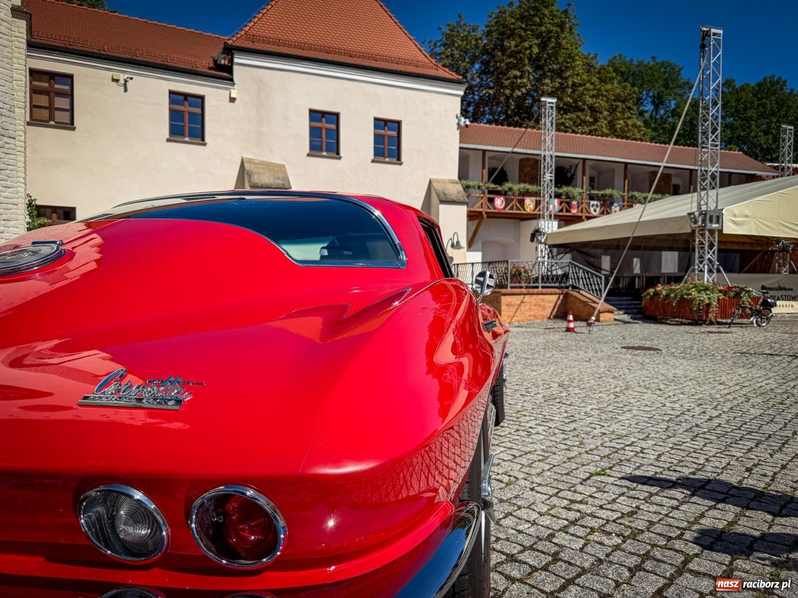 Zdjęcie w galerii na portalu naszraciborz.pl: Corvette od C1 do C8 na Zamku Piastowskim. Amerykańskie legendy motoryzacji przyjechały do Raciborza wiadomości z regionu