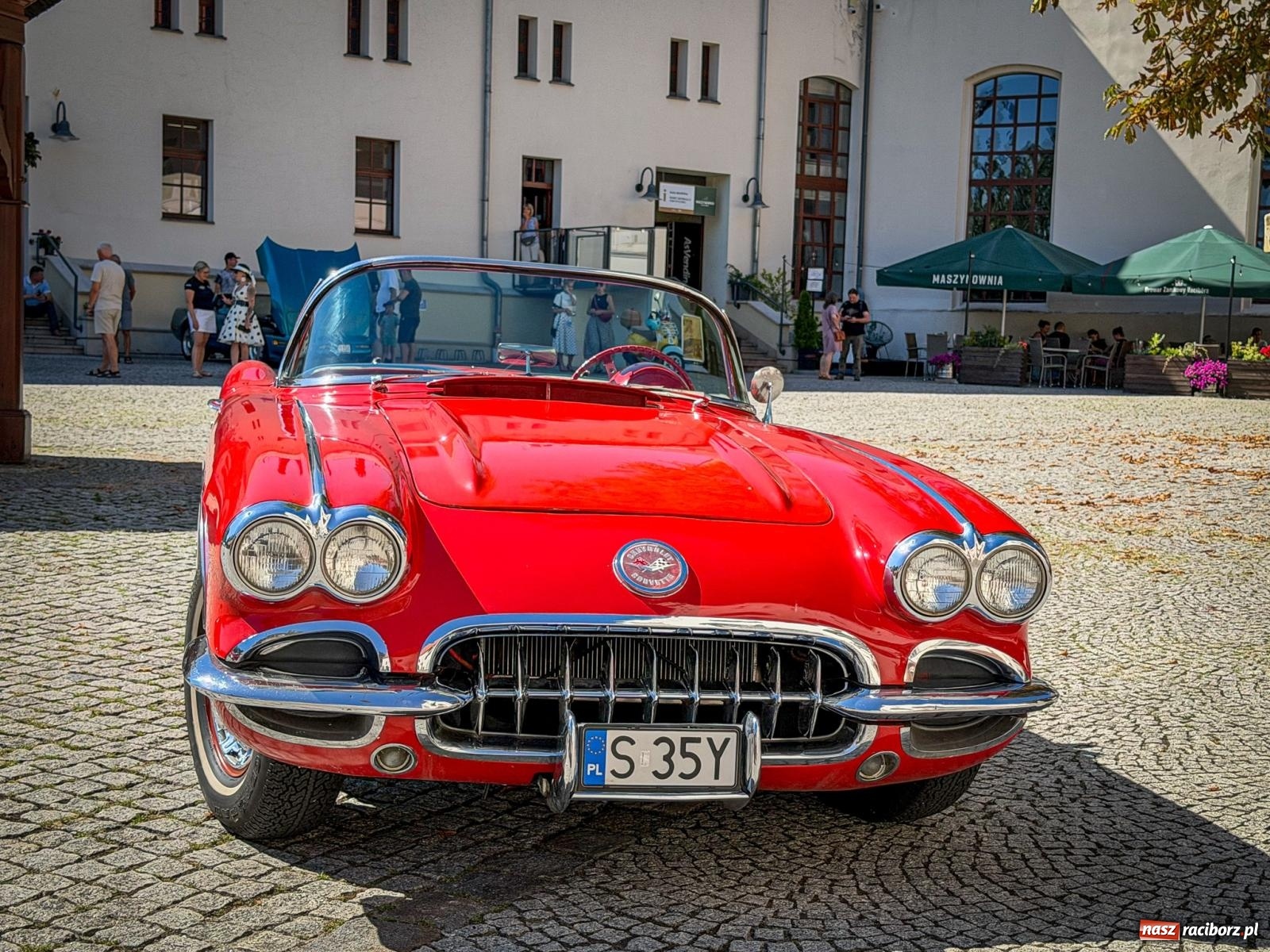 Zdjęcie w galerii na portalu naszraciborz.pl: Corvette od C1 do C8 na Zamku Piastowskim. Amerykańskie legendy motoryzacji przyjechały do Raciborza wiadomości z regionu