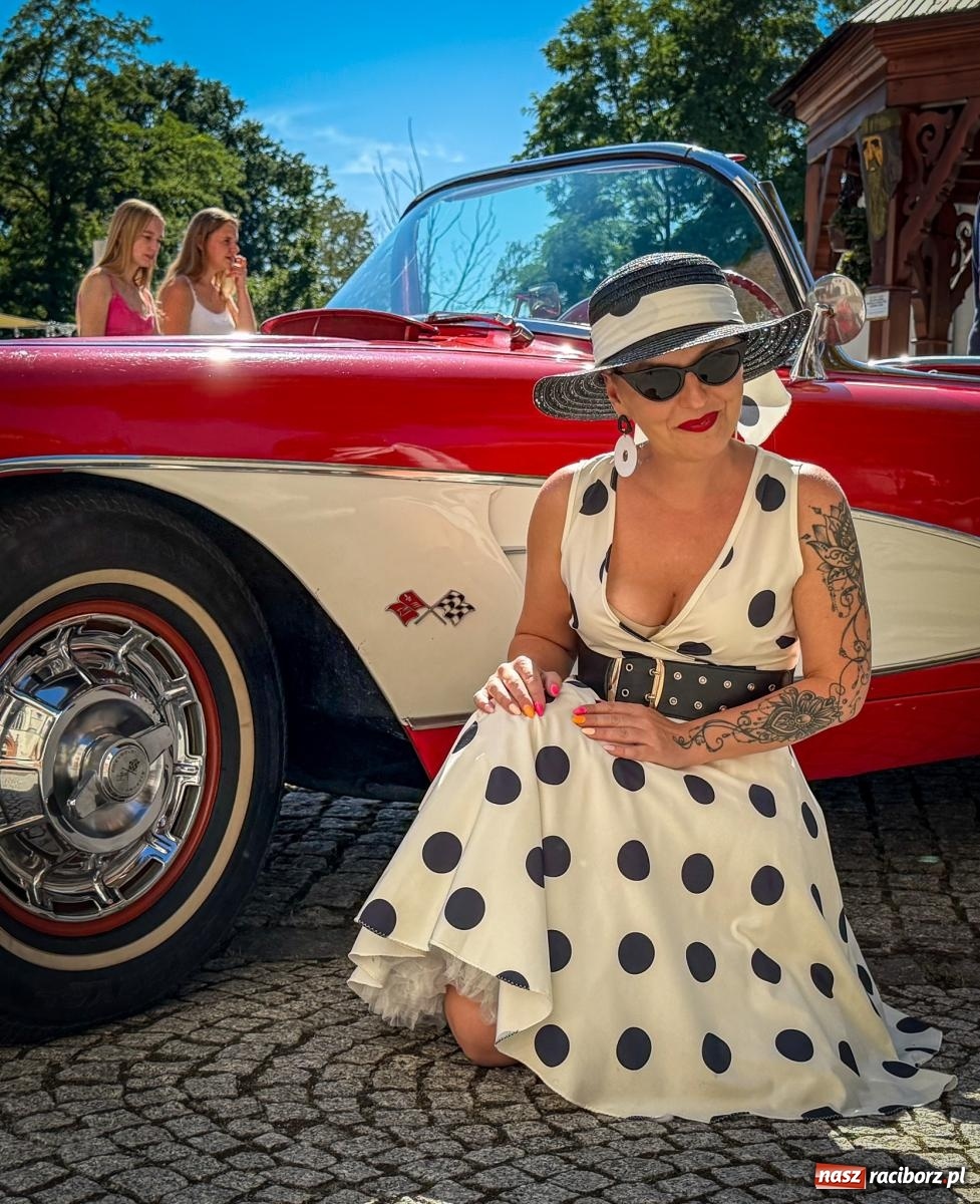 Zdjęcie w galerii na portalu naszraciborz.pl: Corvette od C1 do C8 na Zamku Piastowskim. Amerykańskie legendy motoryzacji przyjechały do Raciborza wiadomości z regionu