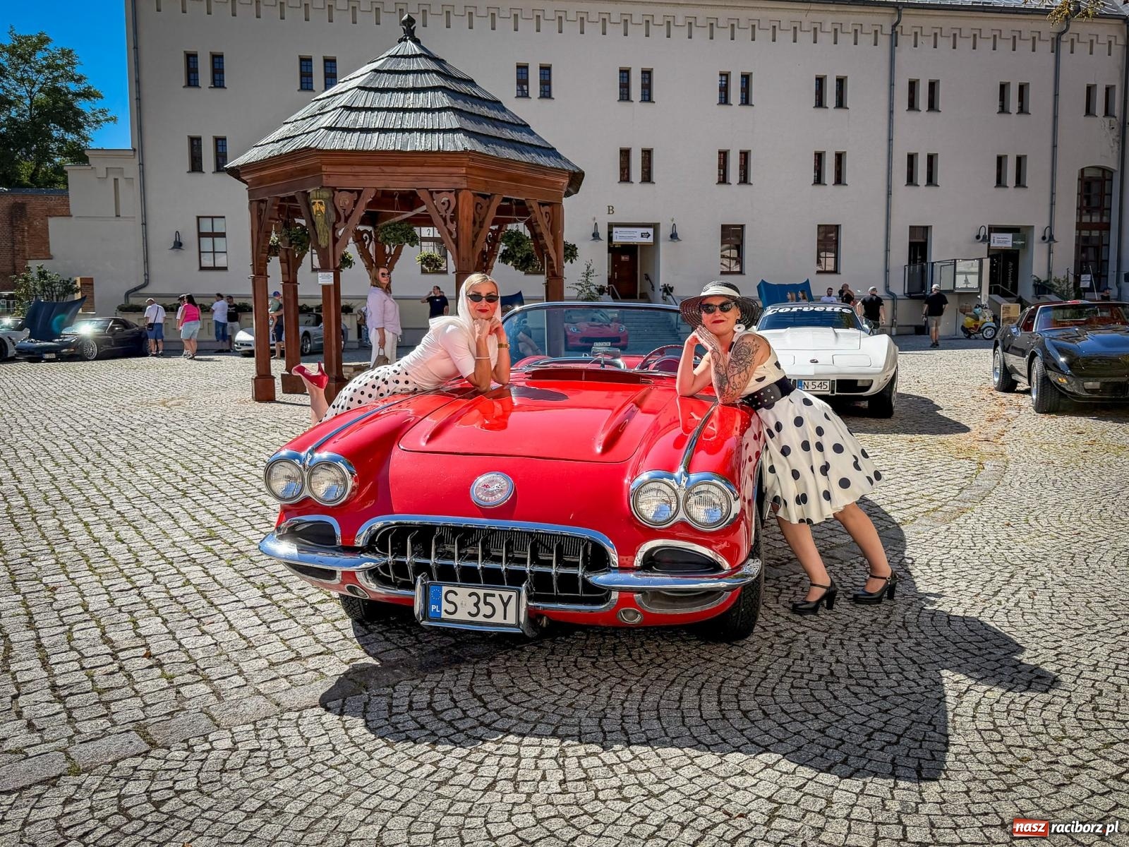 Zdjęcie w galerii na portalu naszraciborz.pl: Corvette od C1 do C8 na Zamku Piastowskim. Amerykańskie legendy motoryzacji przyjechały do Raciborza wiadomości z regionu