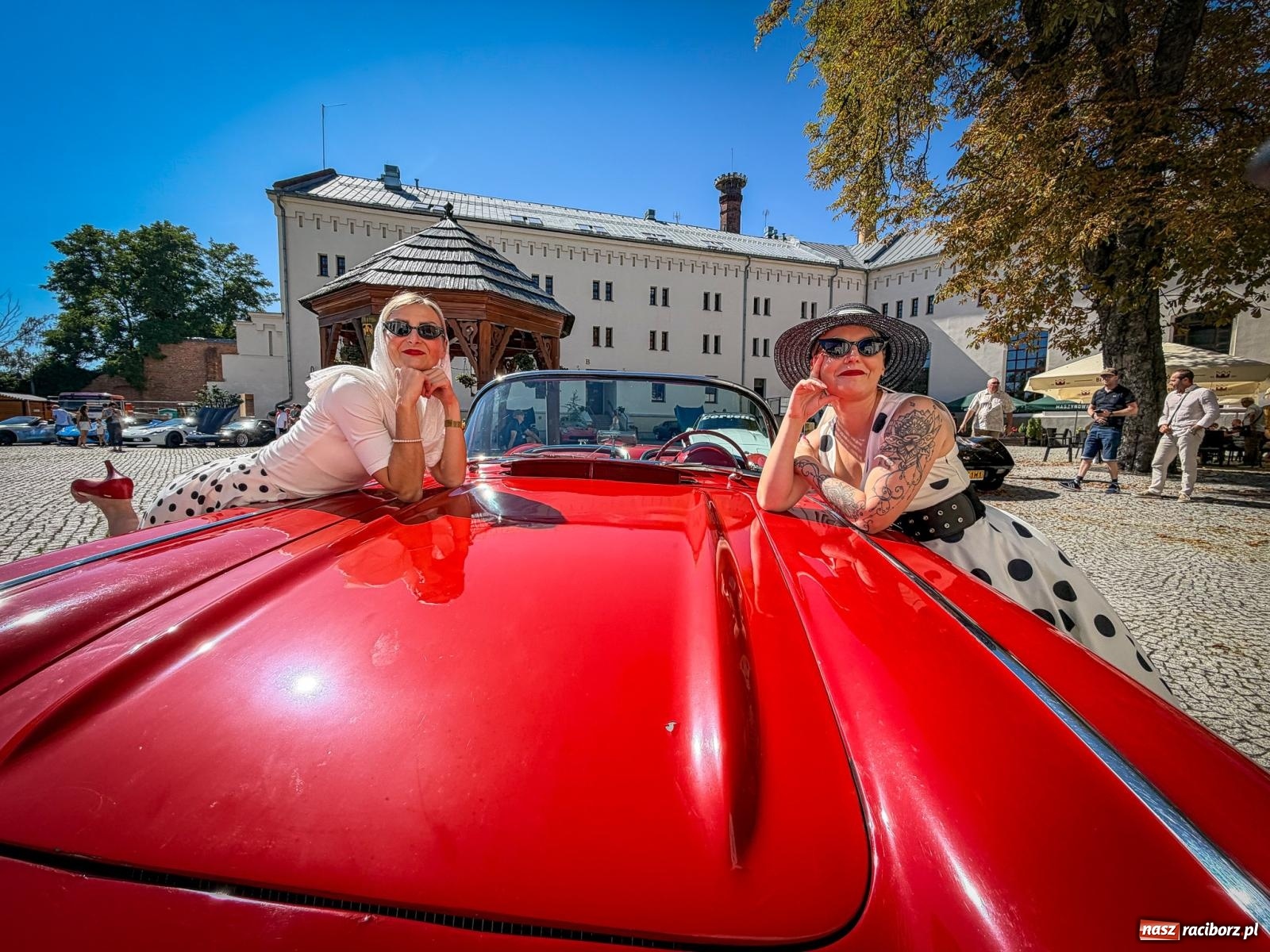 Zdjęcie w galerii na portalu naszraciborz.pl: Corvette od C1 do C8 na Zamku Piastowskim. Amerykańskie legendy motoryzacji przyjechały do Raciborza wiadomości z regionu