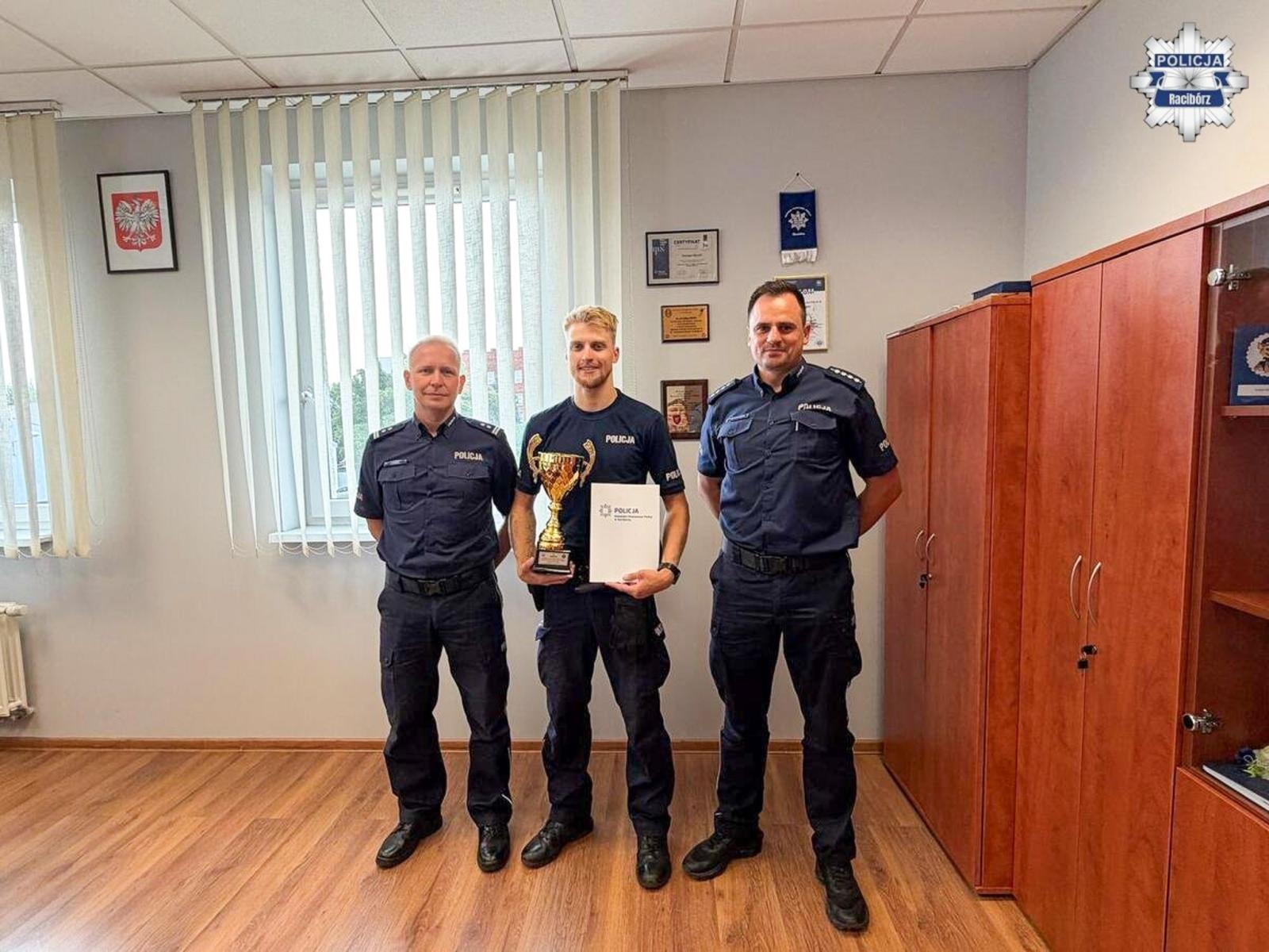 Zdjęcie w galerii na portalu naszraciborz.pl: Policyjny kolarz z Pietrowic Wielkich na podium. Aleksander Wyszyński z kolejnym sukcesem wiadomości z regionu