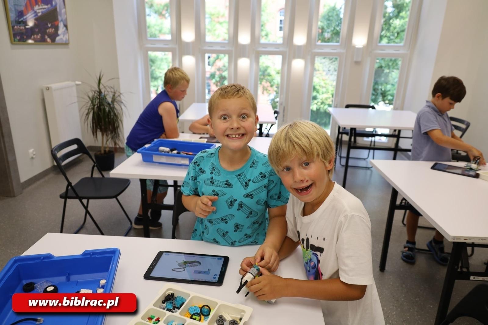 Zdjęcie w galerii na portalu naszraciborz.pl: Wakacyjne programowanie z LEGO w bibliotece wiadomości z regionu