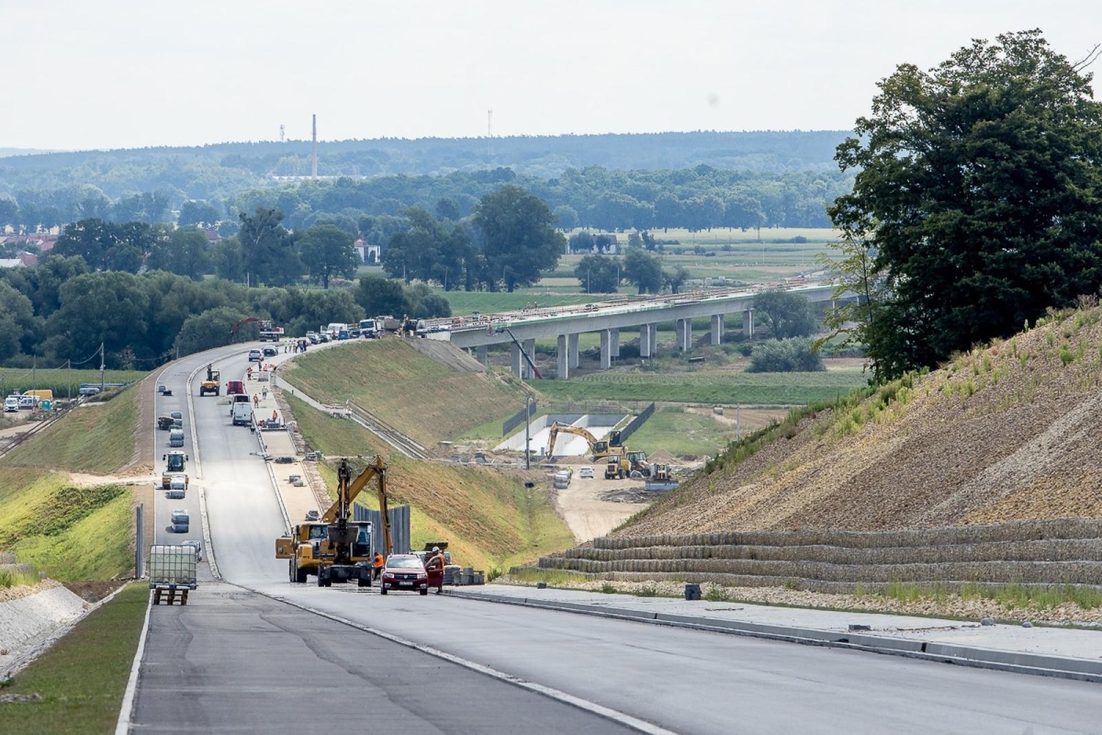 Zdjęcie w galerii na portalu naszraciborz.pl: Most nad Odrą pod Raciborzem na ostatniej prostej. Wielka przeprawa może być gotowa jeszcze w tym roku [FOTO] wiadomości z regionu