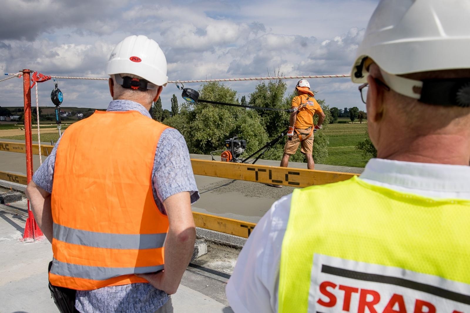 Zdjęcie w galerii na portalu naszraciborz.pl: Most nad Odrą pod Raciborzem na ostatniej prostej. Wielka przeprawa może być gotowa jeszcze w tym roku [FOTO] wiadomości z regionu