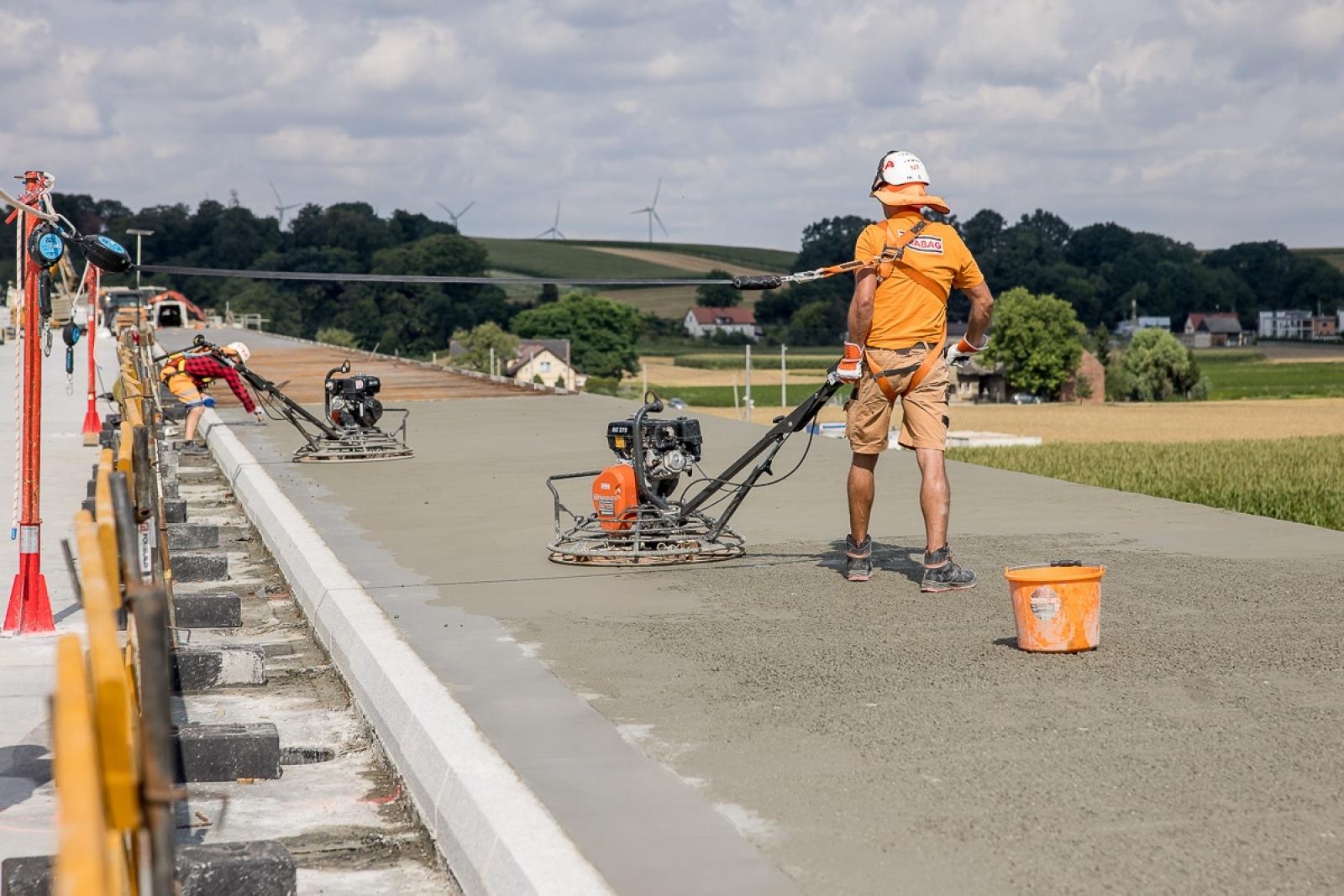 Zdjęcie w galerii na portalu naszraciborz.pl: Most nad Odrą pod Raciborzem na ostatniej prostej. Wielka przeprawa może być gotowa jeszcze w tym roku [FOTO] wiadomości z regionu