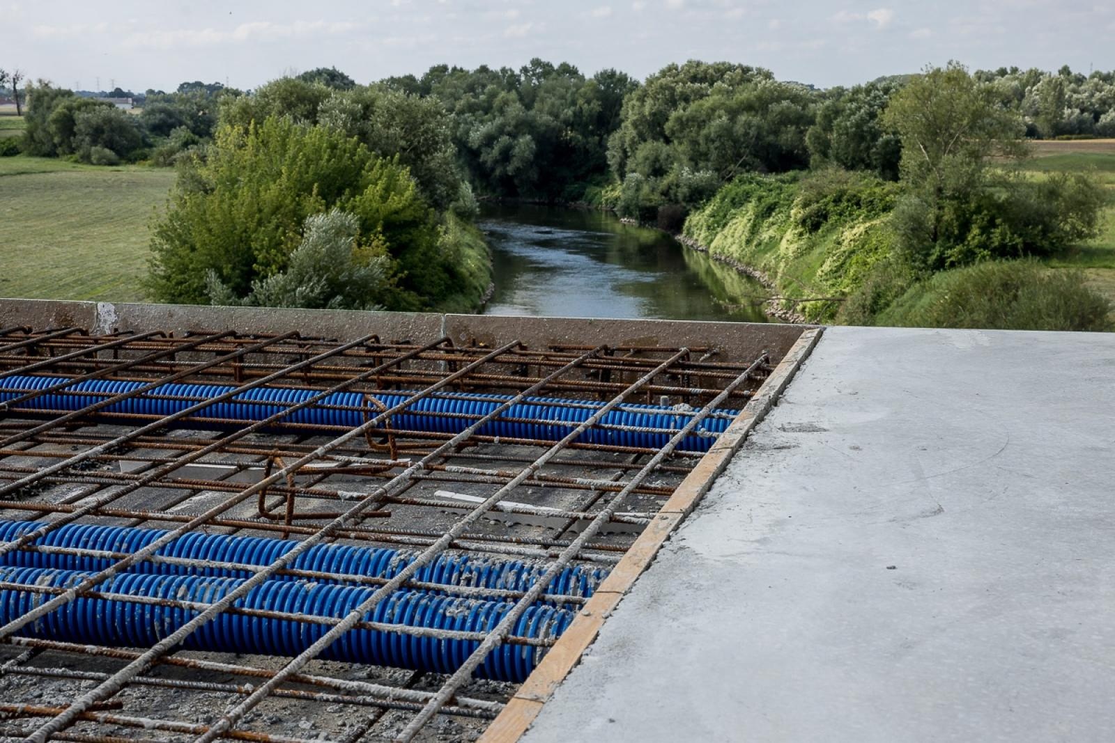 Zdjęcie w galerii na portalu naszraciborz.pl: Most nad Odrą pod Raciborzem na ostatniej prostej. Wielka przeprawa może być gotowa jeszcze w tym roku [FOTO] wiadomości z regionu