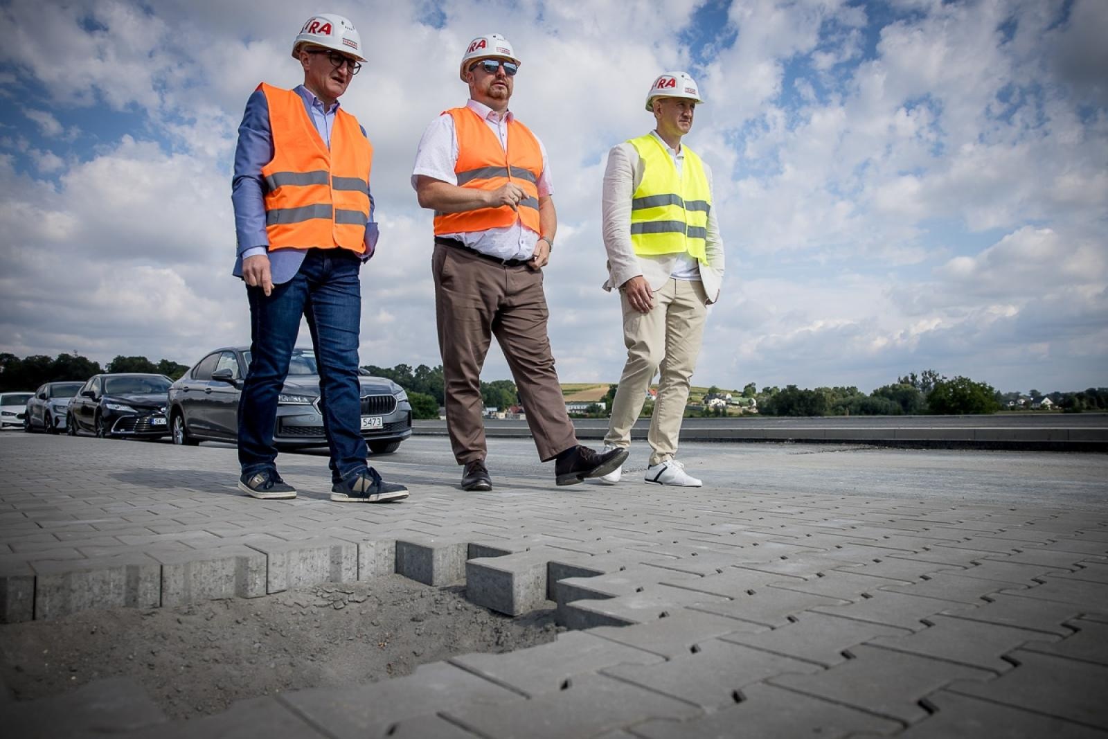 Zdjęcie w galerii na portalu naszraciborz.pl: Most nad Odrą pod Raciborzem na ostatniej prostej. Wielka przeprawa może być gotowa jeszcze w tym roku [FOTO] wiadomości z regionu