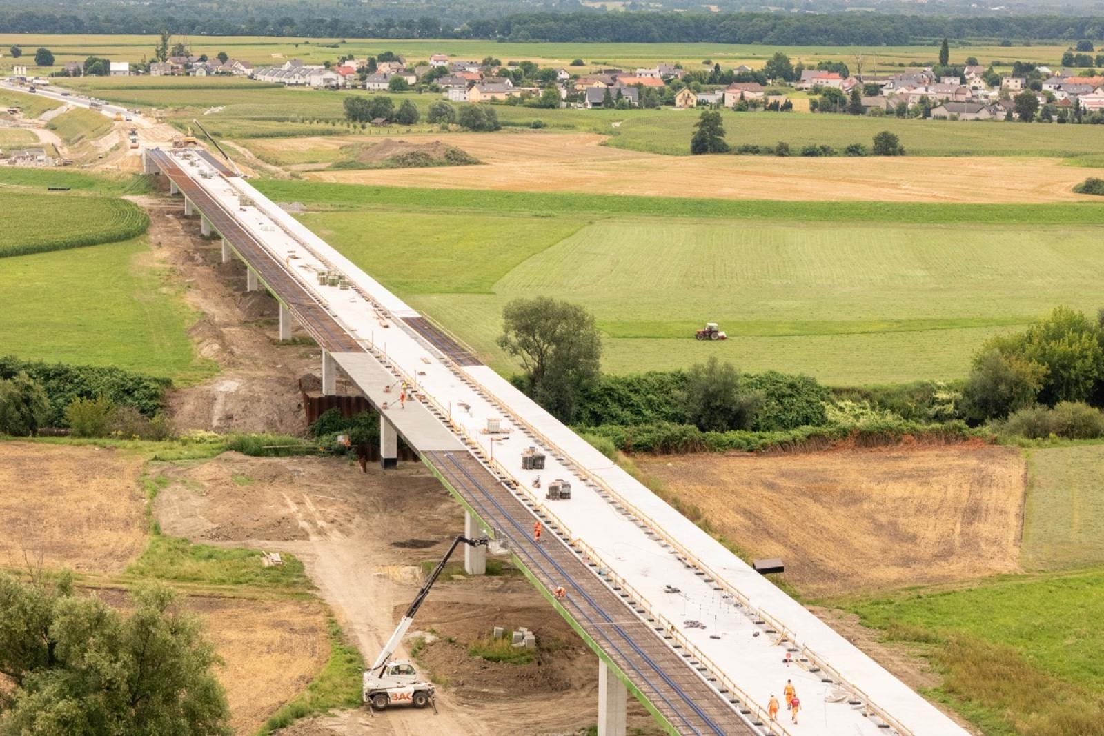 Zdjęcie w galerii na portalu naszraciborz.pl: Most nad Odrą pod Raciborzem na ostatniej prostej. Wielka przeprawa może być gotowa jeszcze w tym roku [FOTO] wiadomości z regionu