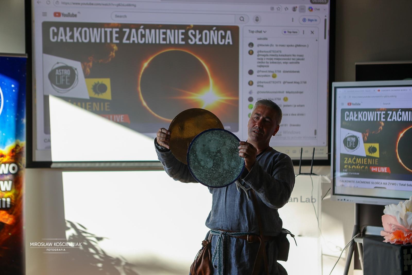 Zdjęcie w galerii na portalu naszraciborz.pl: Czarne Słońce Wikingów przyciągnęło mieszkańców do Urban Labu wiadomości z regionu