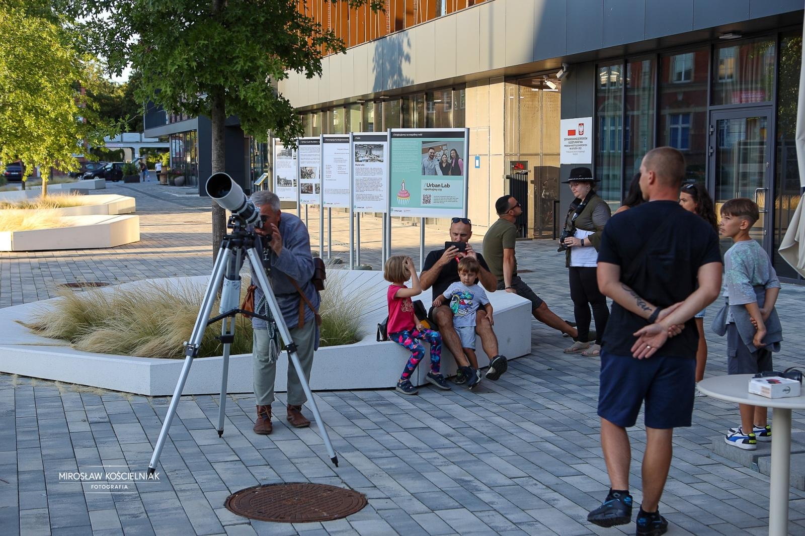 Zdjęcie w galerii na portalu naszraciborz.pl: Czarne Słońce Wikingów przyciągnęło mieszkańców do Urban Labu wiadomości z regionu
