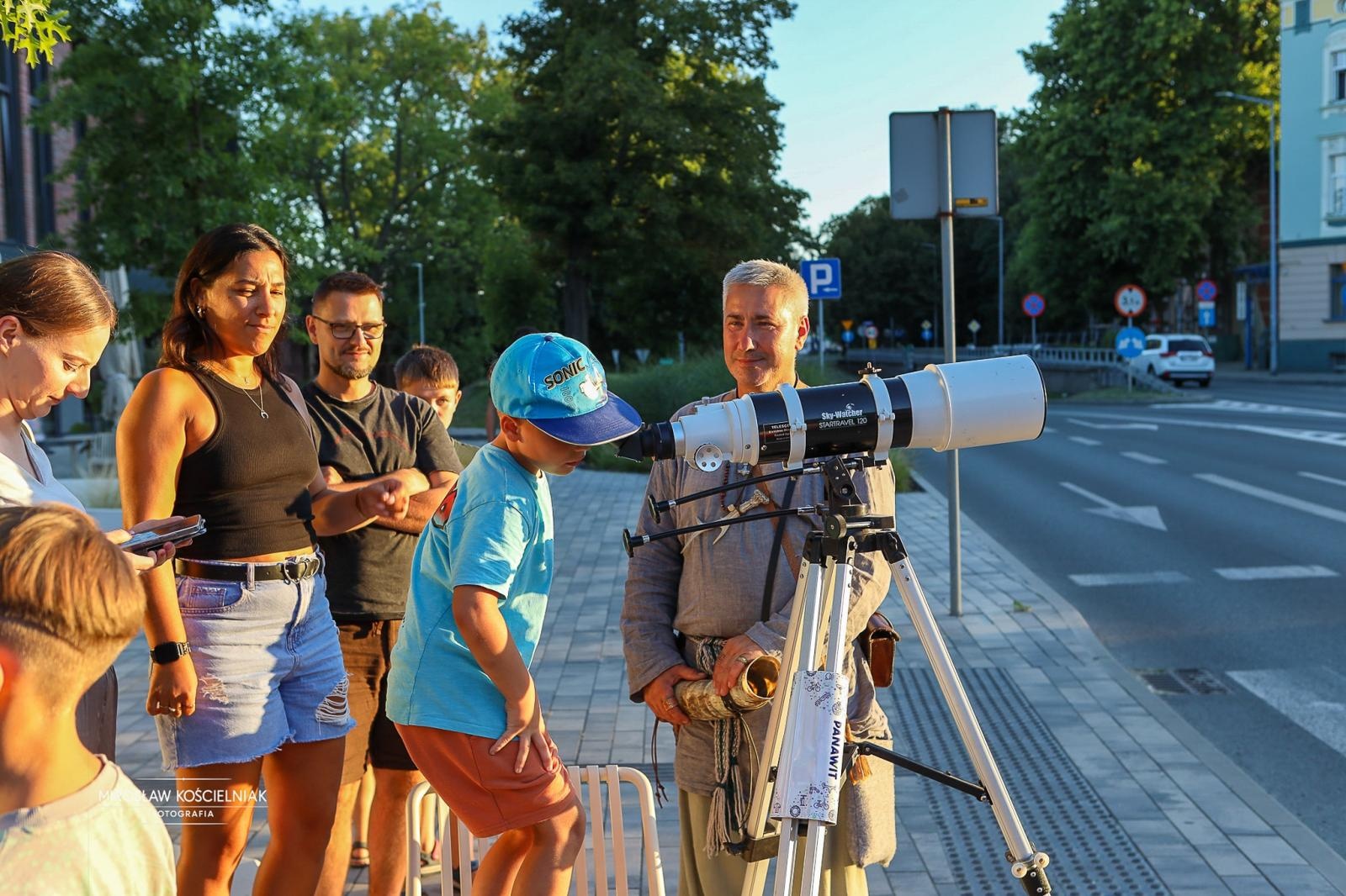 Zdjęcie w galerii na portalu naszraciborz.pl: Czarne Słońce Wikingów przyciągnęło mieszkańców do Urban Labu wiadomości z regionu