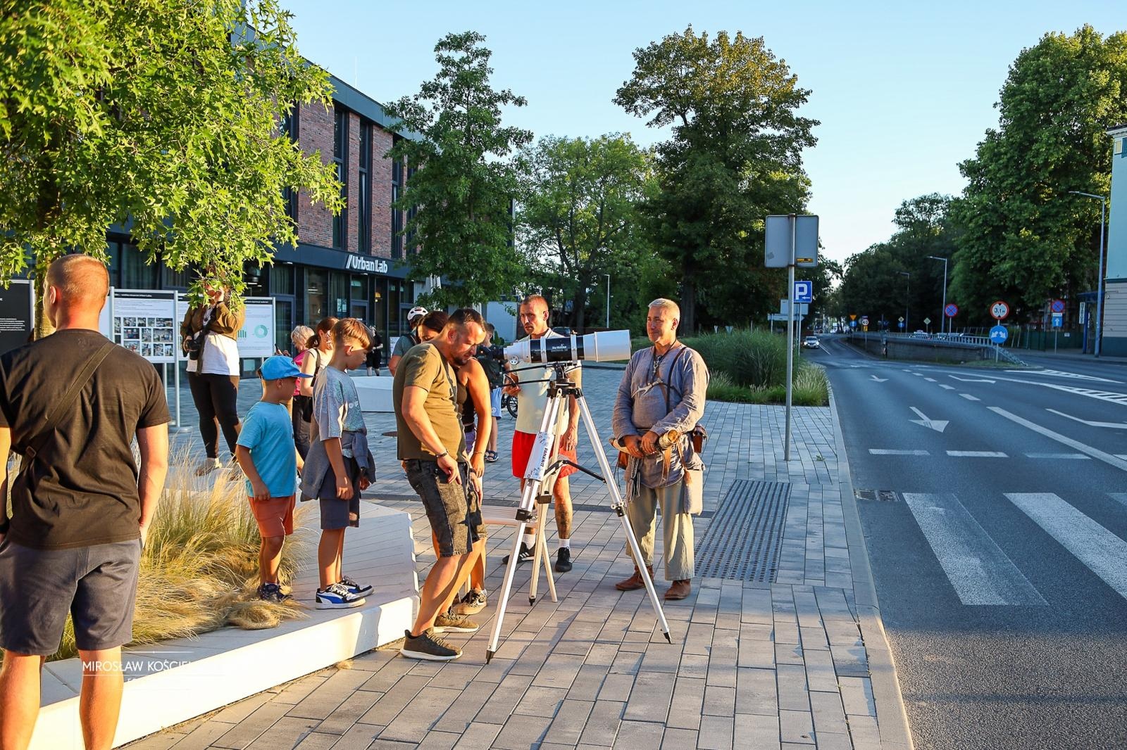 Zdjęcie w galerii na portalu naszraciborz.pl: Czarne Słońce Wikingów przyciągnęło mieszkańców do Urban Labu wiadomości z regionu