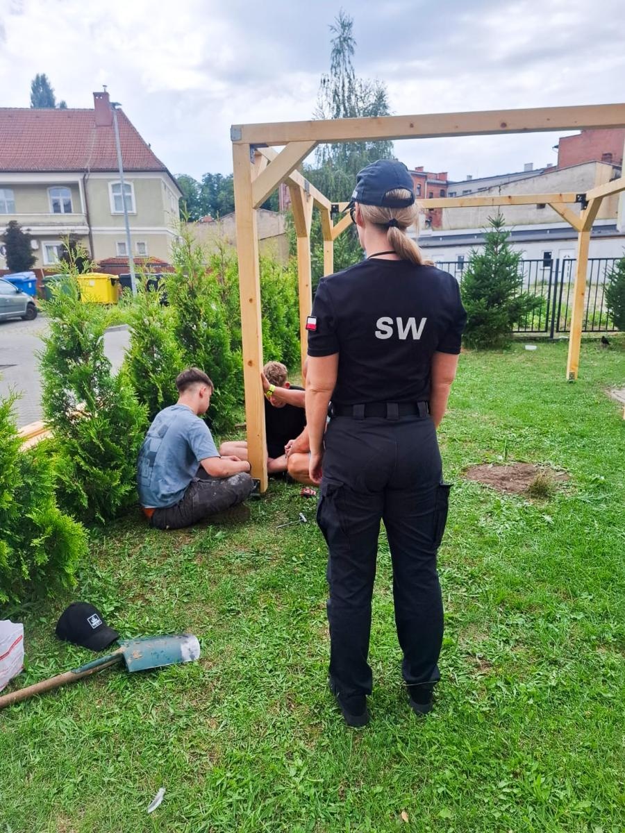 Zdjęcie w galerii na portalu naszraciborz.pl: Resocjalizacja, która służy innym. ZK i zakład poprawczy razem dla seniorów wiadomości z regionu