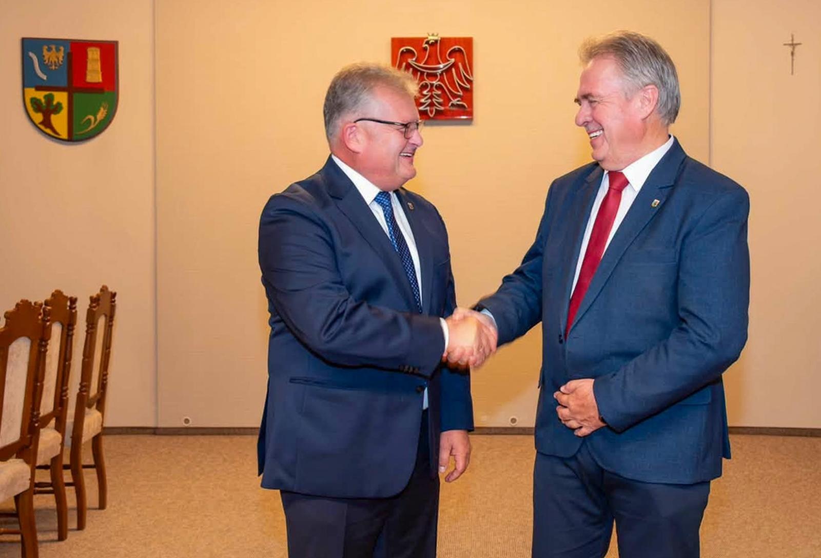 Zdjęcie w galerii na portalu naszraciborz.pl: Po 33 latach odchodzi z urzędu. Wolfgang Kroczek przechodzi na emeryturę wiadomości z regionu
