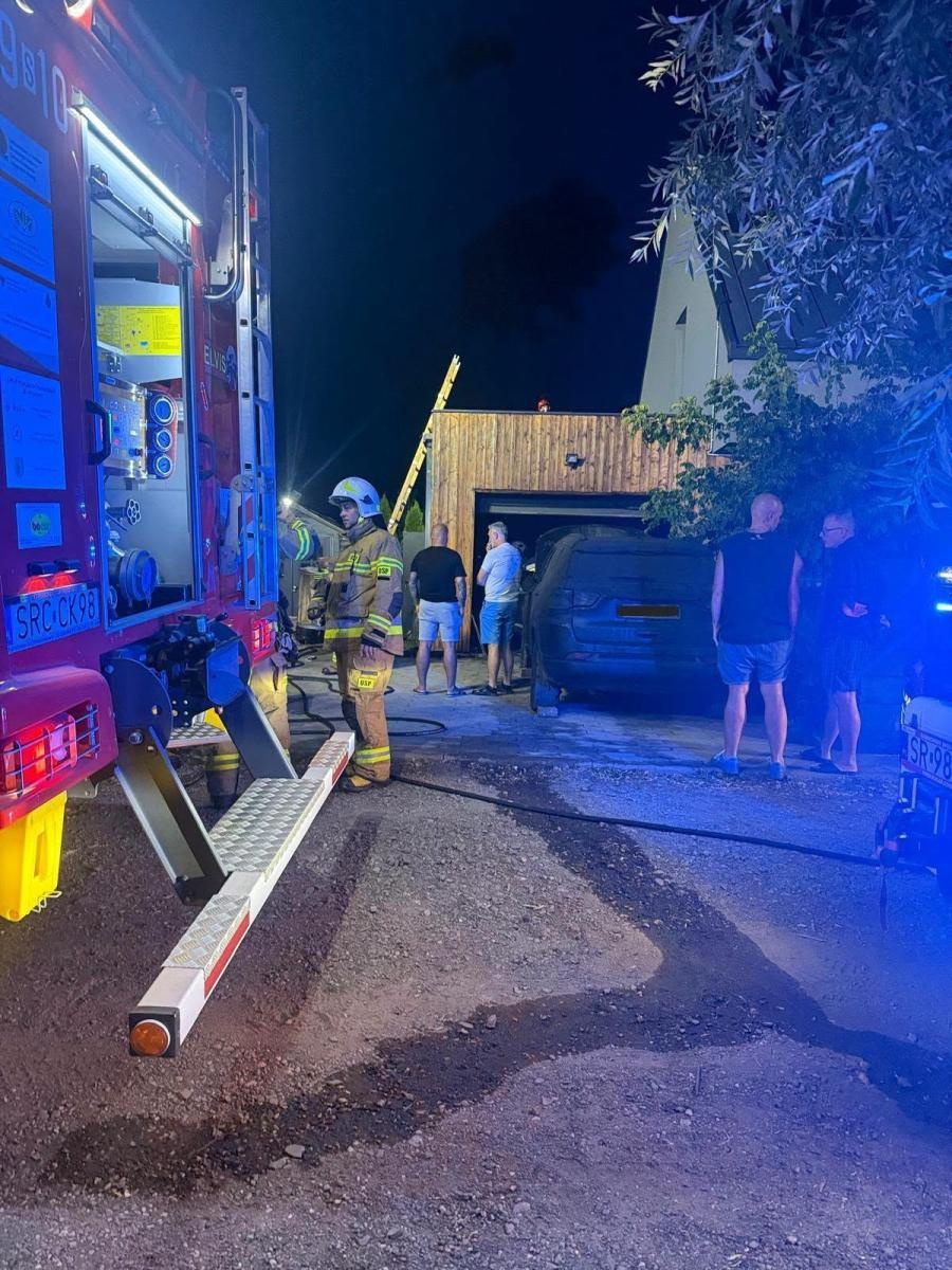 Zdjęcie w galerii na portalu naszraciborz.pl: Pożar garażu w Rudach. Straty sięgają 400 tys. zł wiadomości z regionu