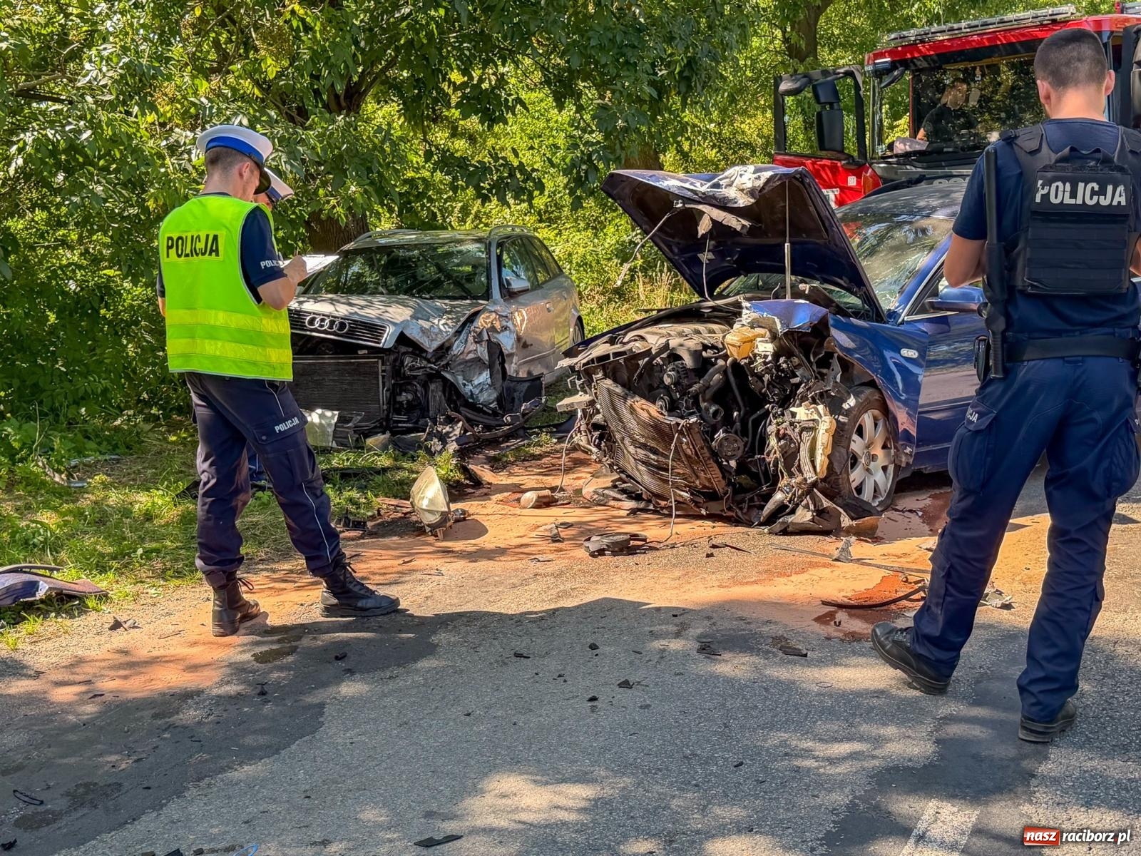 Zdjęcie w galerii na portalu naszraciborz.pl: Zderzenie Audi i VW Passata na drodze Racibórz–Lubomia [FOTO] wiadomości z regionu