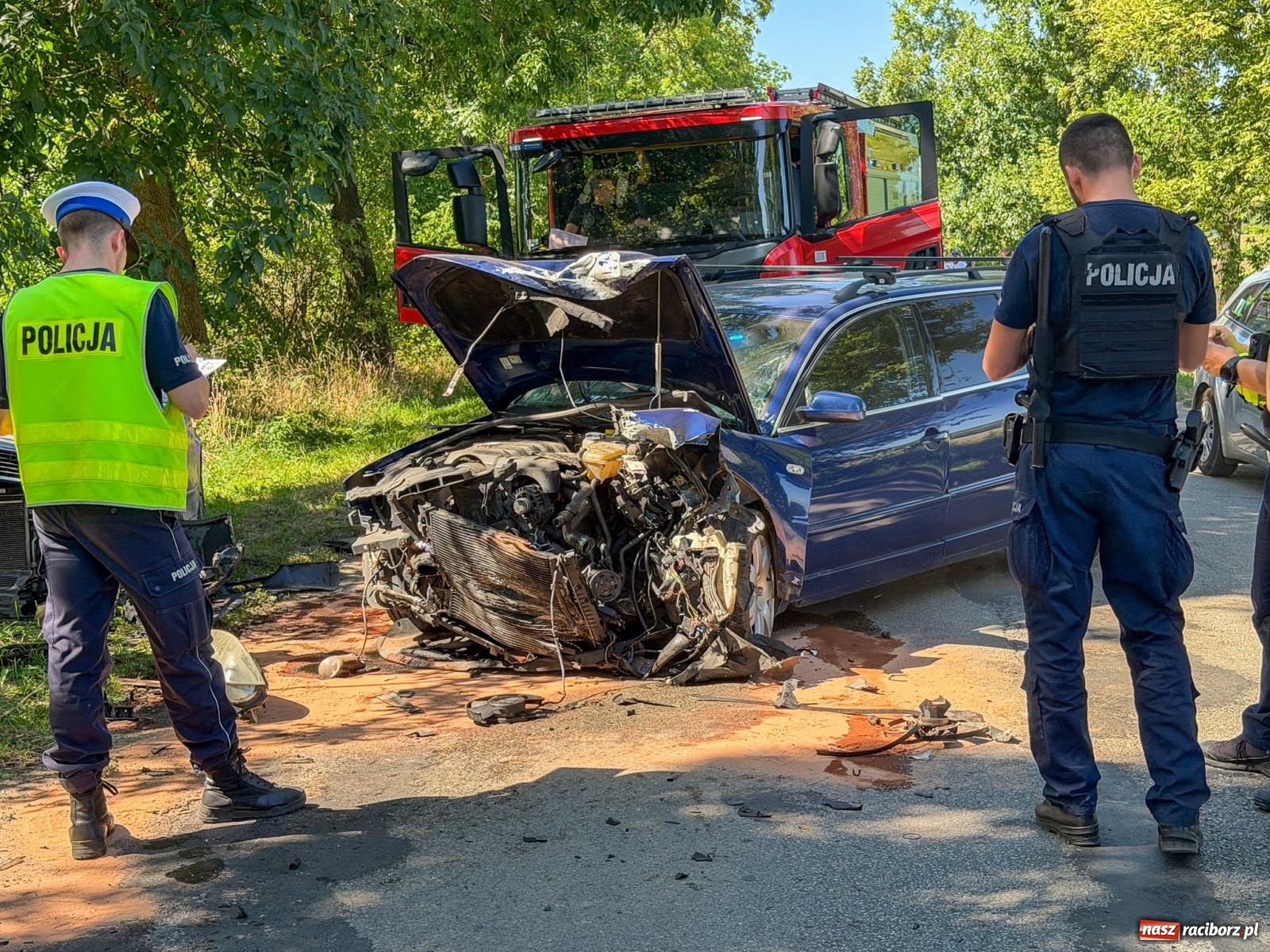Zdjęcie w galerii na portalu naszraciborz.pl: Zderzenie Audi i VW Passata na drodze Racibórz–Lubomia [FOTO] wiadomości z regionu