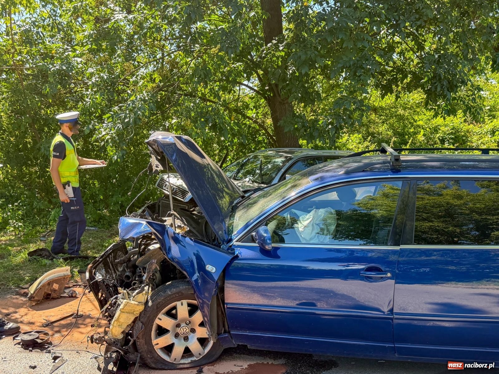 Zdjęcie w galerii na portalu naszraciborz.pl: Zderzenie Audi i VW Passata na drodze Racibórz–Lubomia [FOTO] wiadomości z regionu