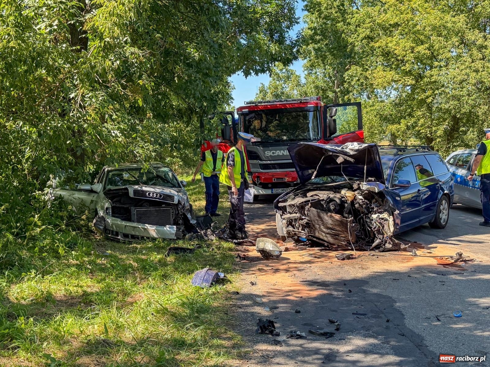 Zdjęcie w galerii na portalu naszraciborz.pl: Zderzenie Audi i VW Passata na drodze Racibórz–Lubomia [FOTO] wiadomości z regionu