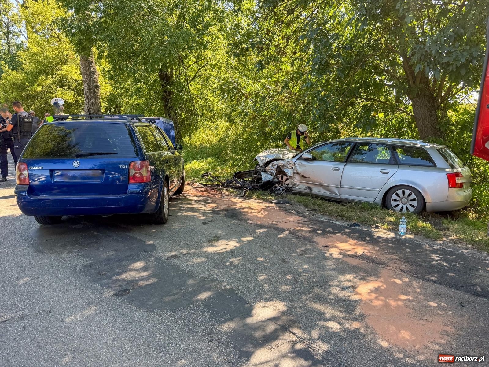 Zdjęcie w galerii na portalu naszraciborz.pl: Zderzenie Audi i VW Passata na drodze Racibórz–Lubomia [FOTO] wiadomości z regionu