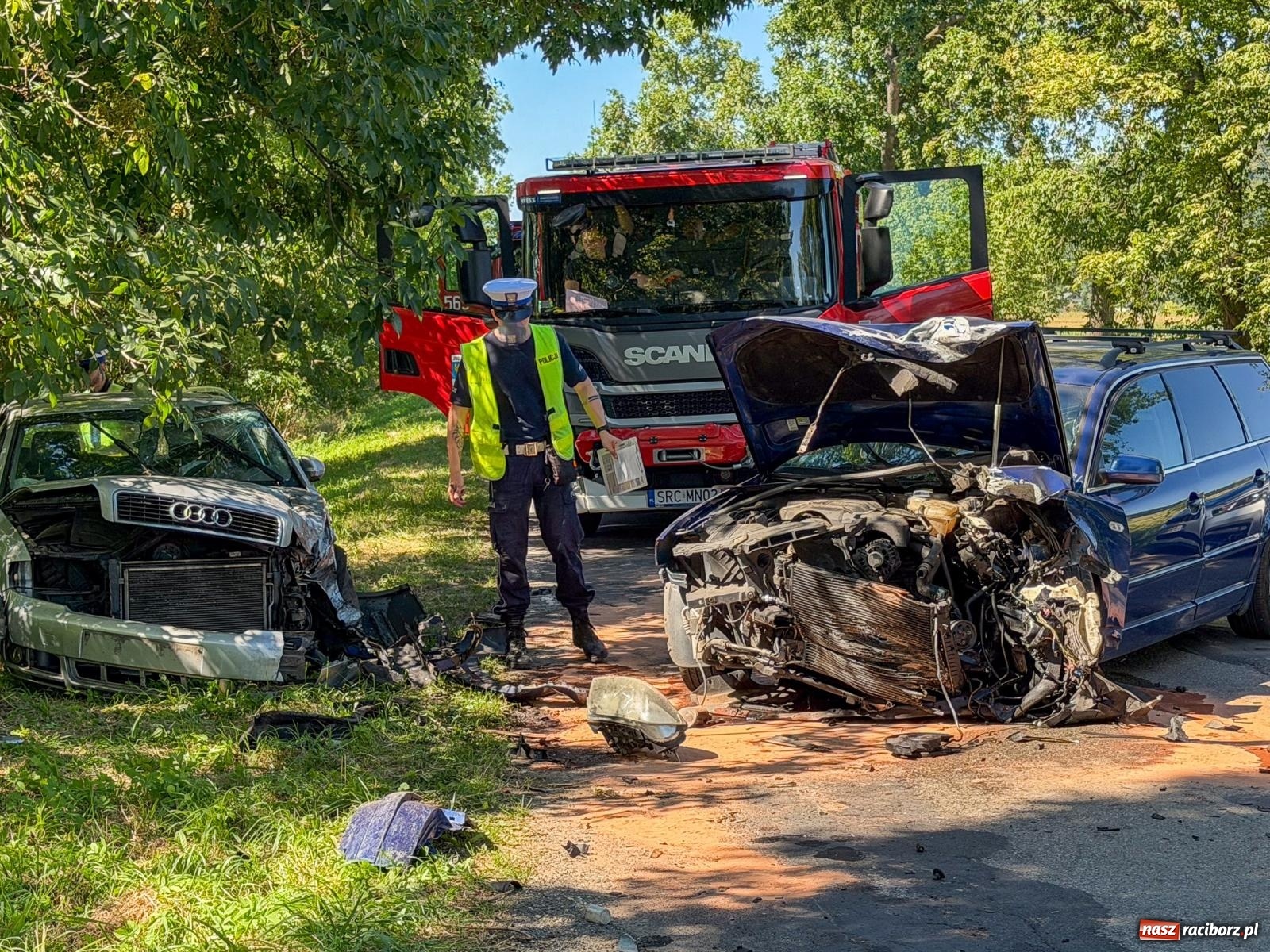 Zdjęcie w galerii na portalu naszraciborz.pl: Zderzenie Audi i VW Passata na drodze Racibórz–Lubomia [FOTO] wiadomości z regionu