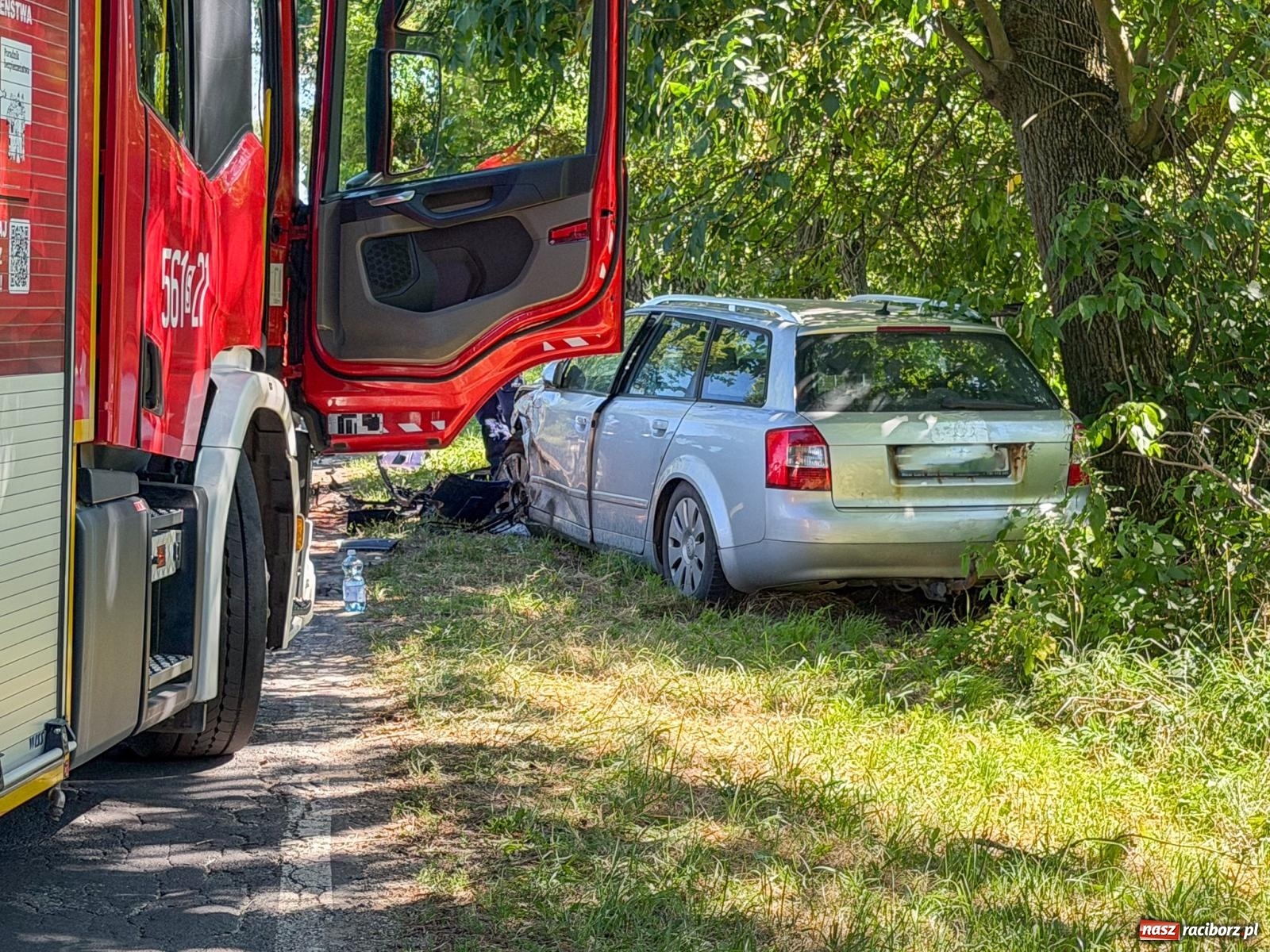 Zdjęcie w galerii na portalu naszraciborz.pl: Zderzenie Audi i VW Passata na drodze Racibórz–Lubomia [FOTO] wiadomości z regionu